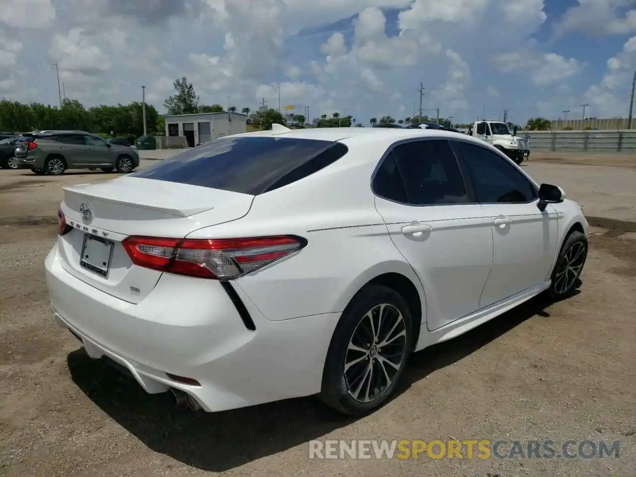 4 Photograph of a damaged car 4T1B11HK1KU752119 TOYOTA CAMRY 2019