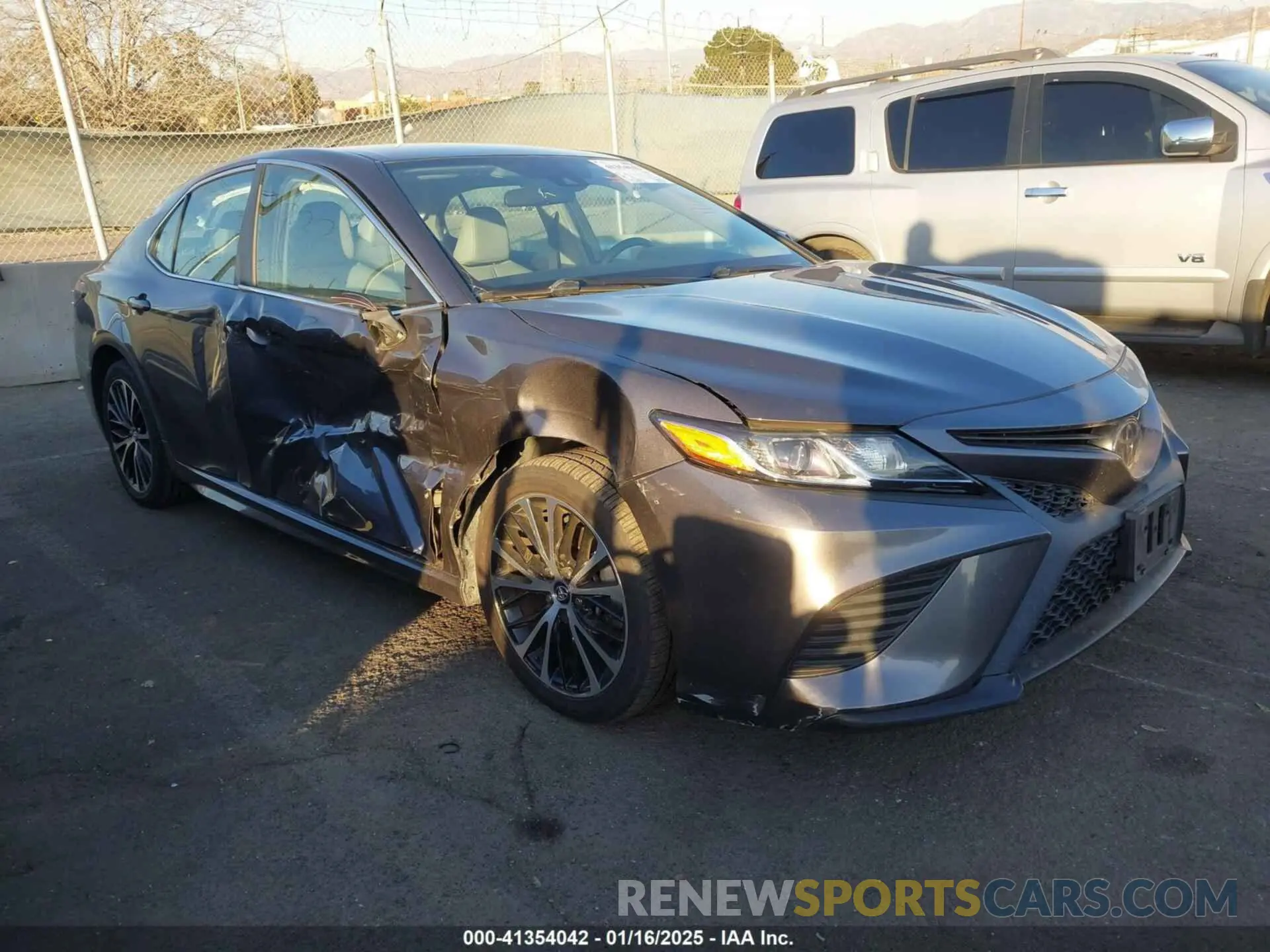 1 Photograph of a damaged car 4T1B11HK1KU757269 TOYOTA CAMRY 2019