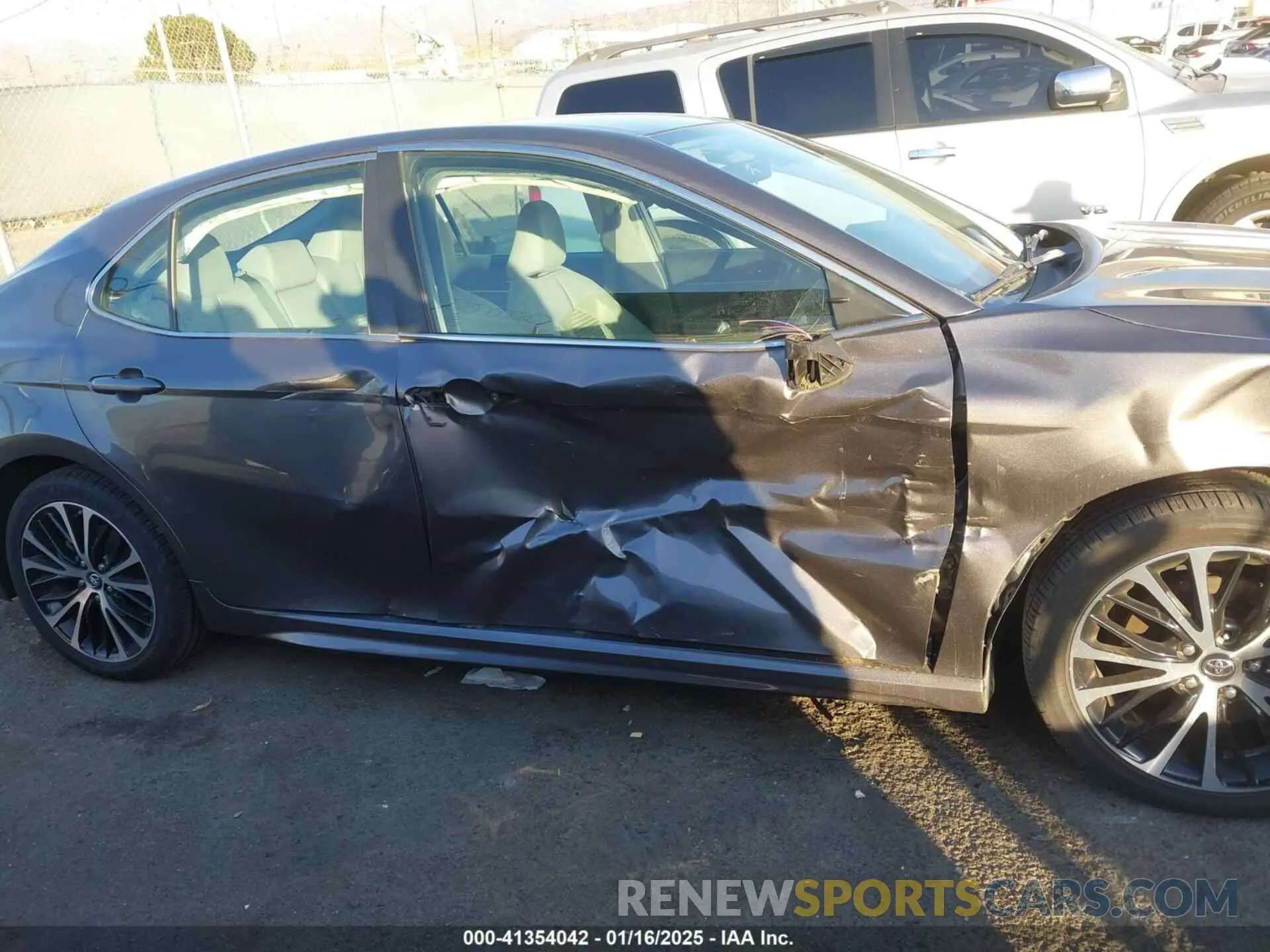 13 Photograph of a damaged car 4T1B11HK1KU757269 TOYOTA CAMRY 2019