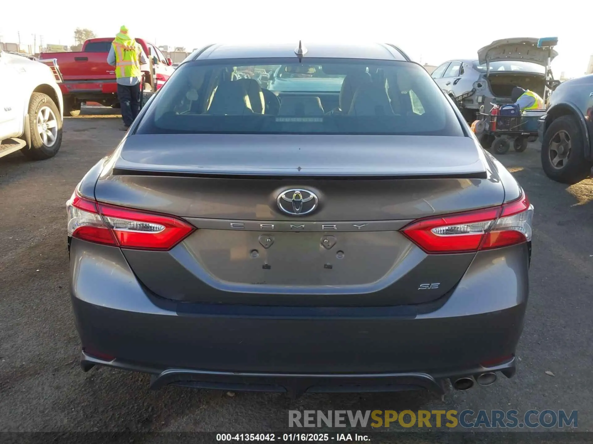 16 Photograph of a damaged car 4T1B11HK1KU757269 TOYOTA CAMRY 2019