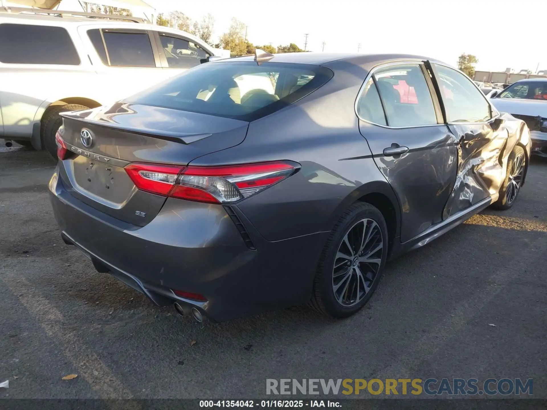4 Photograph of a damaged car 4T1B11HK1KU757269 TOYOTA CAMRY 2019