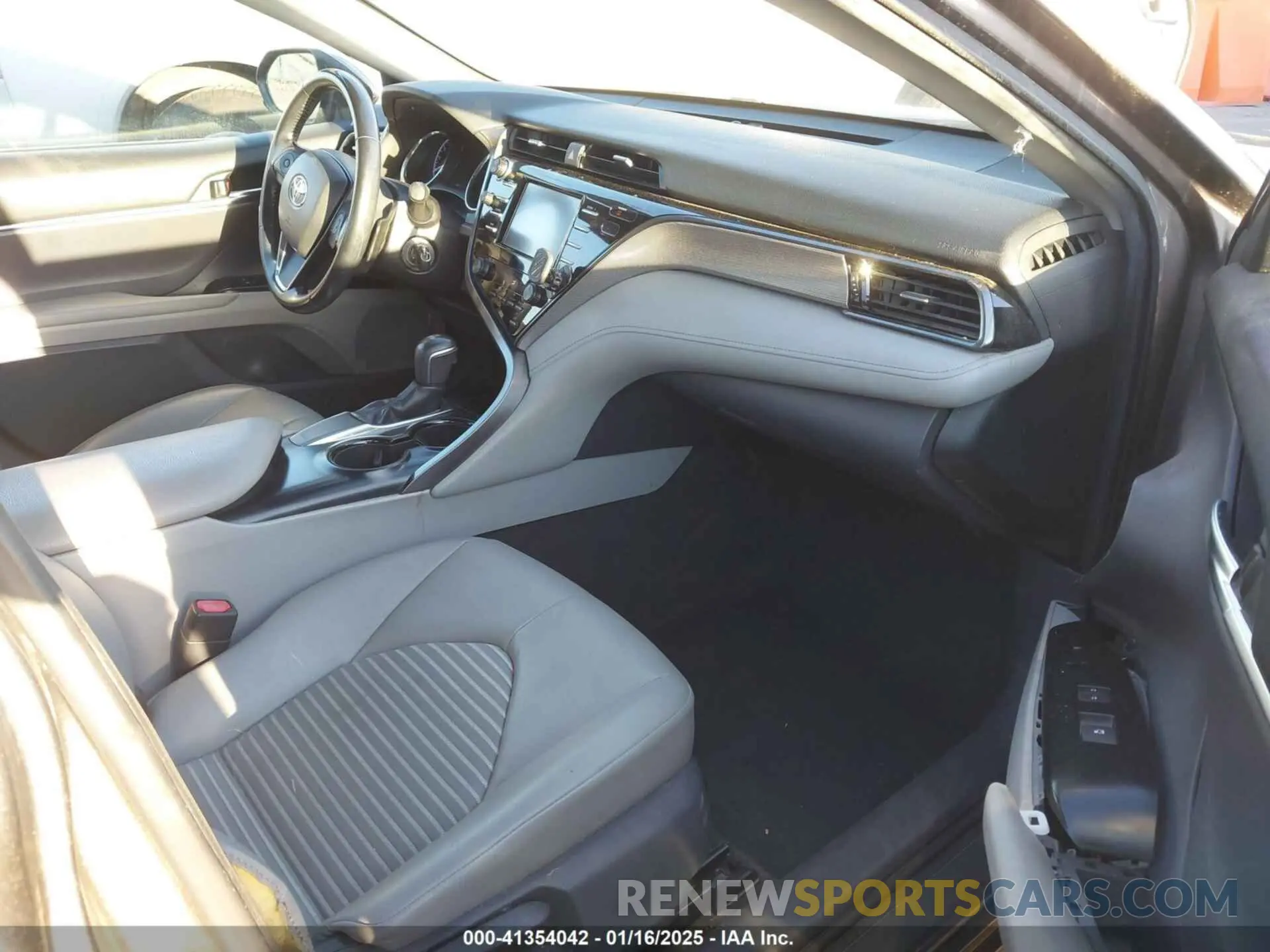 5 Photograph of a damaged car 4T1B11HK1KU757269 TOYOTA CAMRY 2019