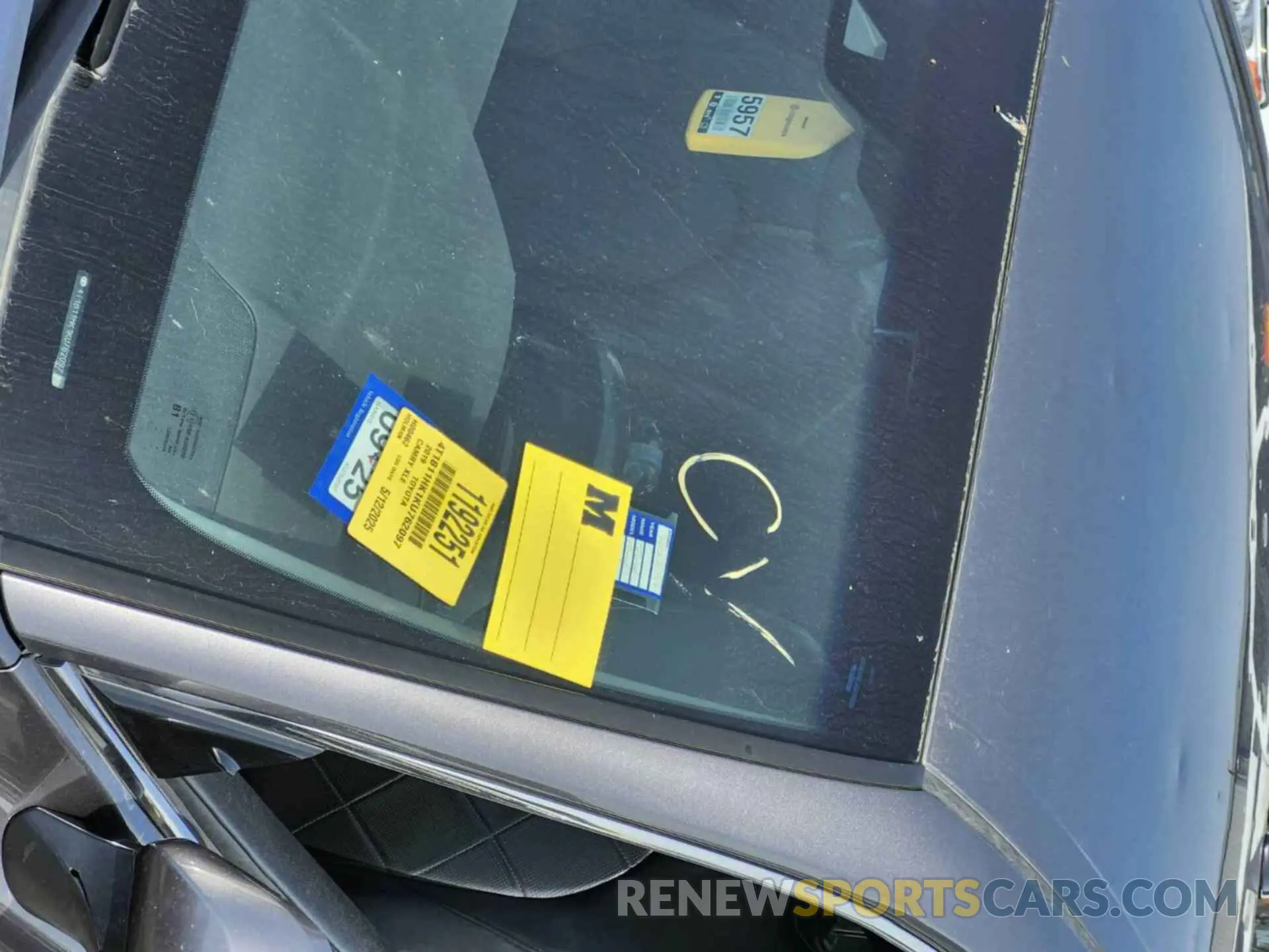 16 Photograph of a damaged car 4T1B11HK1KU762097 TOYOTA CAMRY 2019