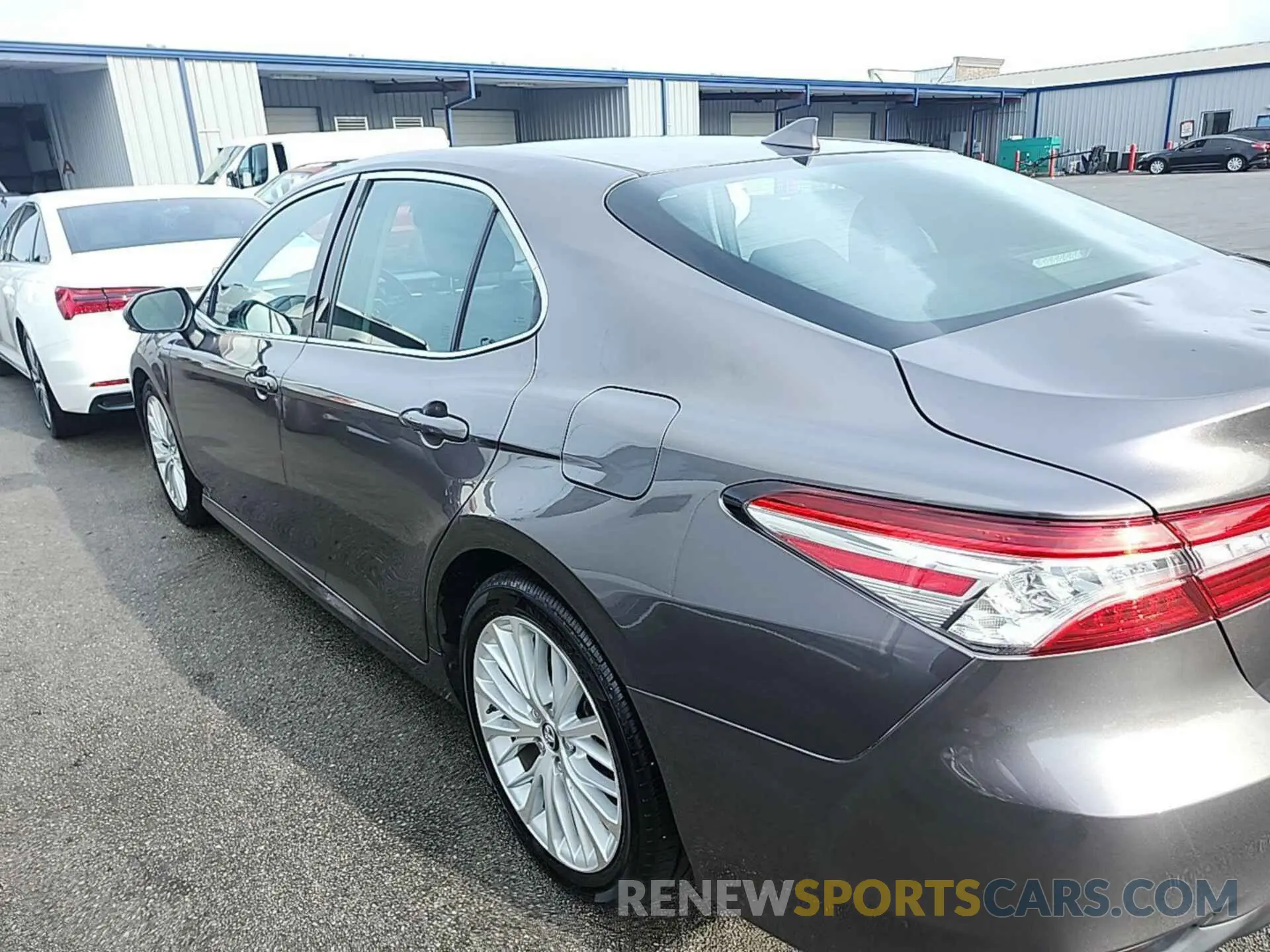 19 Photograph of a damaged car 4T1B11HK1KU762097 TOYOTA CAMRY 2019