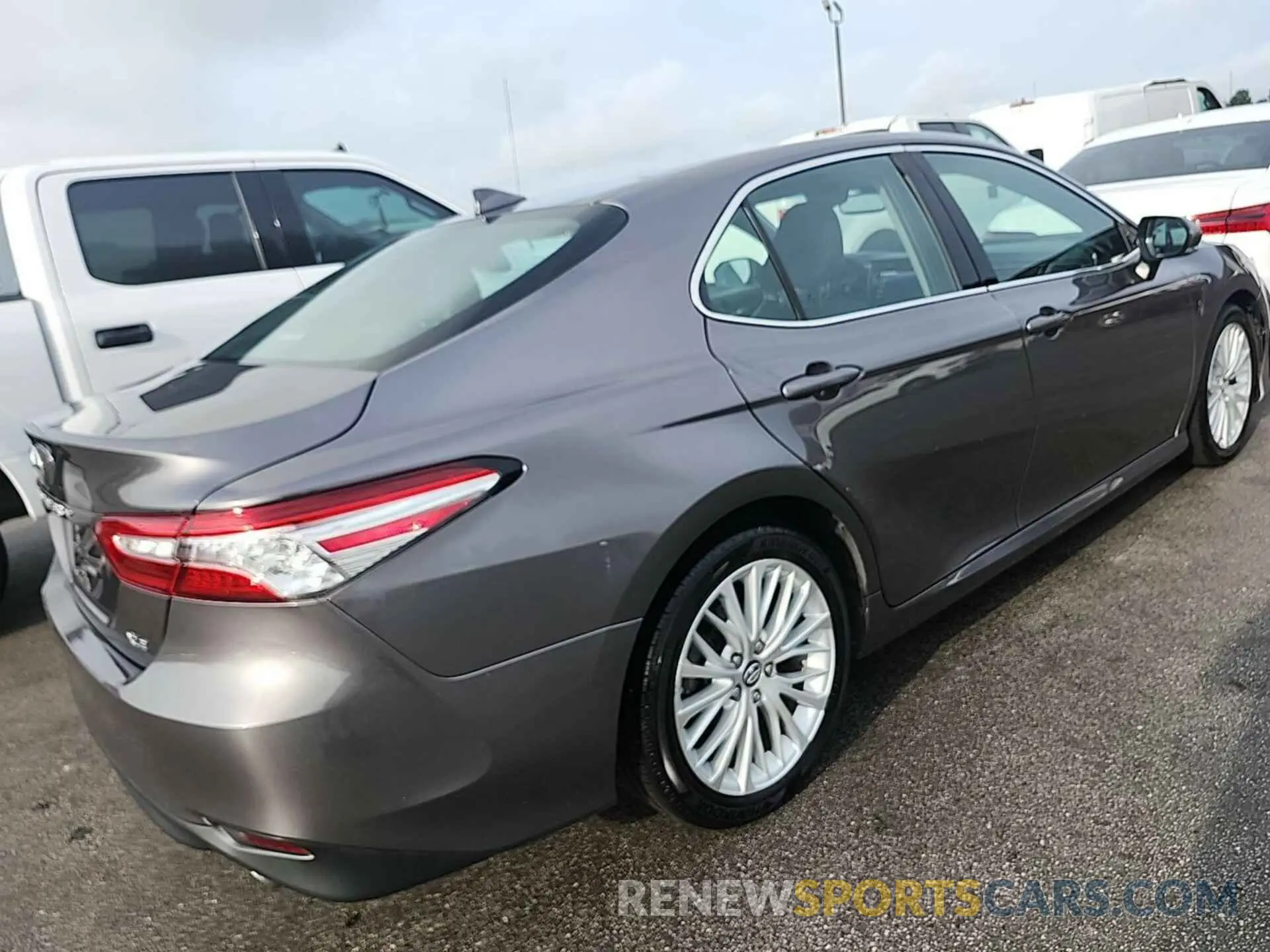 26 Photograph of a damaged car 4T1B11HK1KU762097 TOYOTA CAMRY 2019