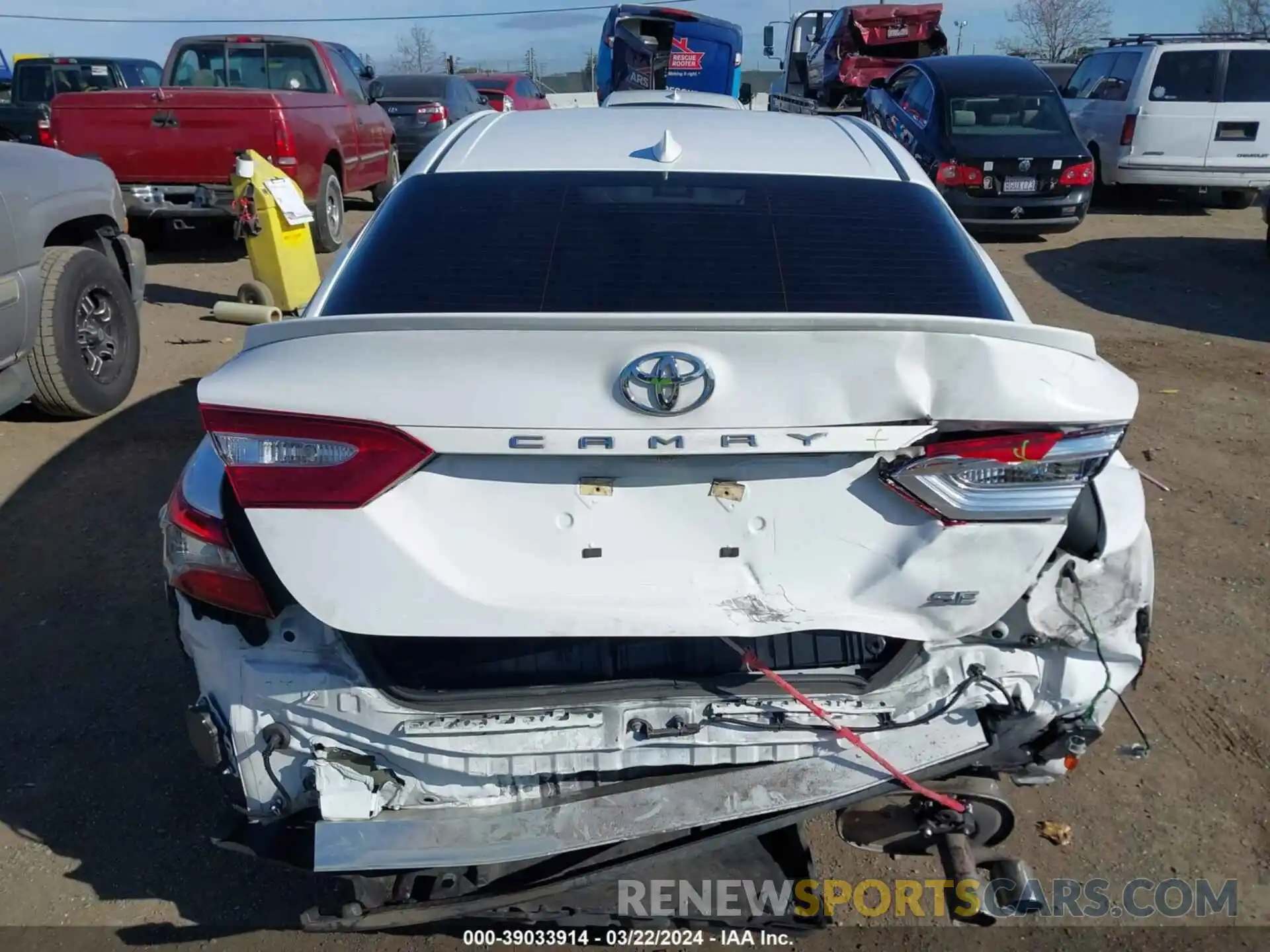 16 Photograph of a damaged car 4T1B11HK1KU766280 TOYOTA CAMRY 2019