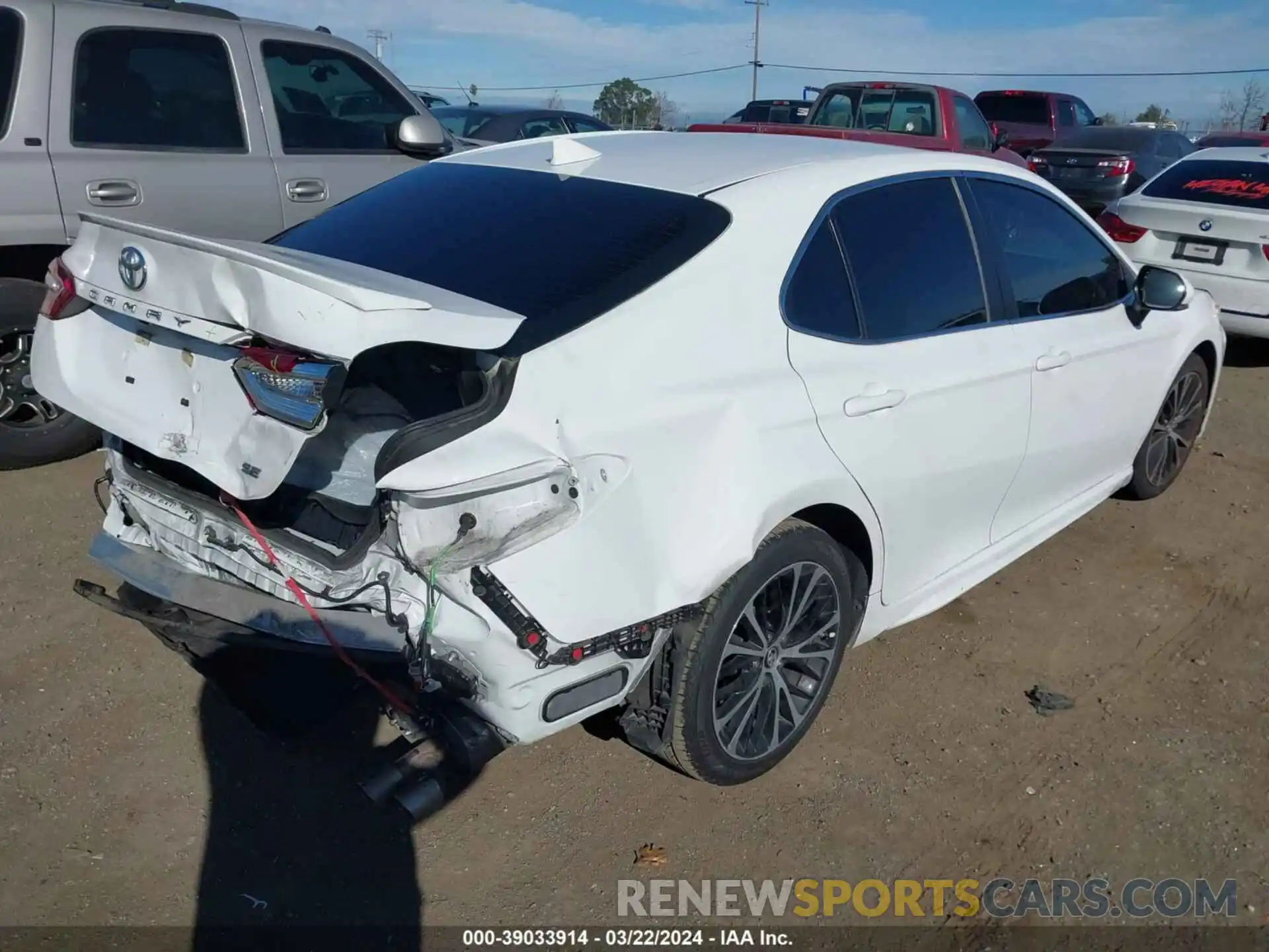 4 Photograph of a damaged car 4T1B11HK1KU766280 TOYOTA CAMRY 2019