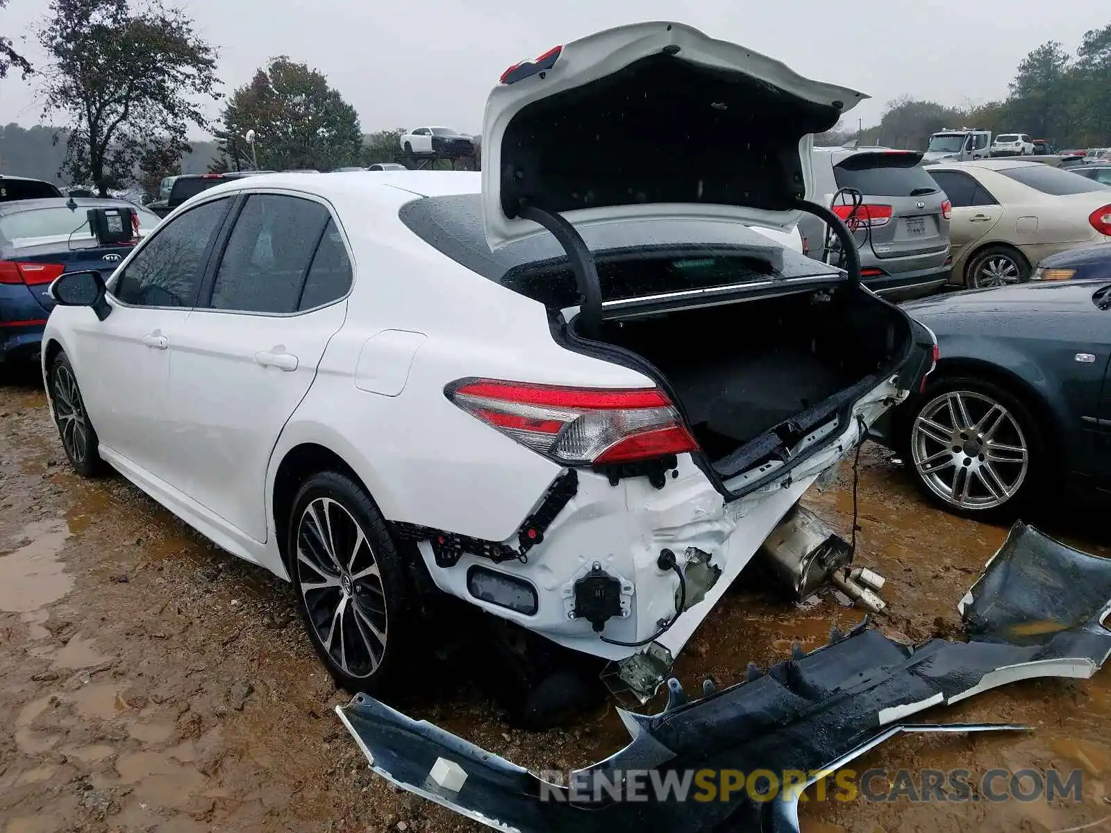 3 Photograph of a damaged car 4T1B11HK1KU768997 TOYOTA CAMRY 2019