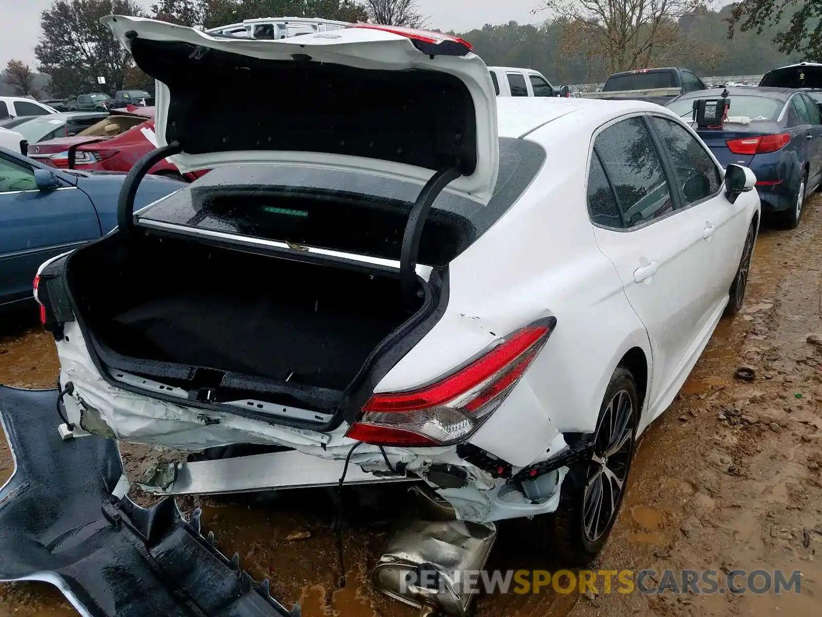 4 Photograph of a damaged car 4T1B11HK1KU768997 TOYOTA CAMRY 2019