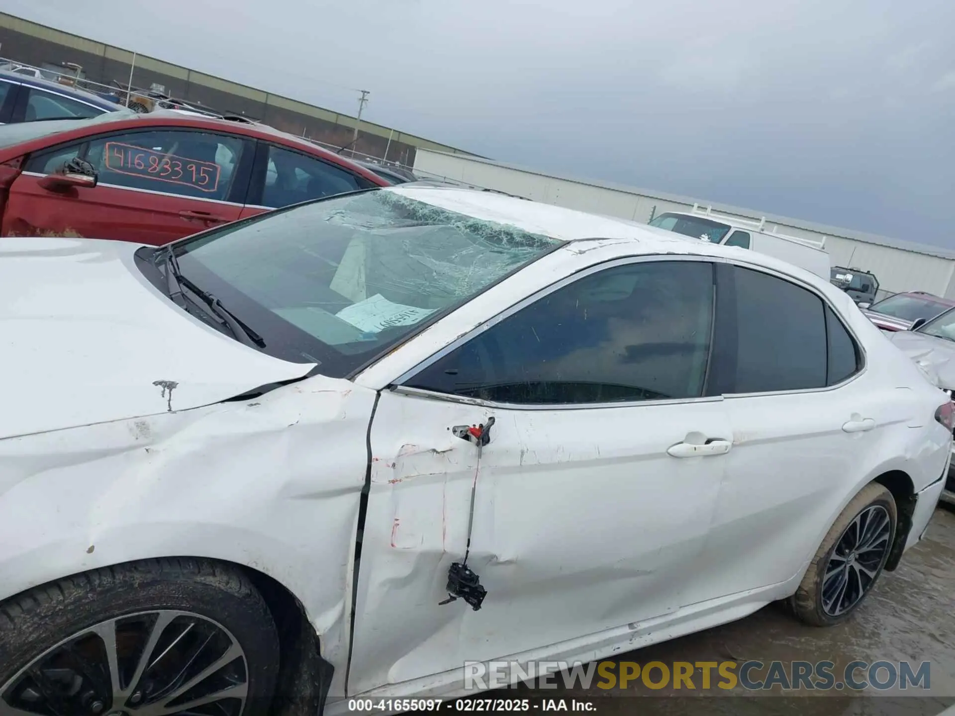 14 Photograph of a damaged car 4T1B11HK1KU770538 TOYOTA CAMRY 2019