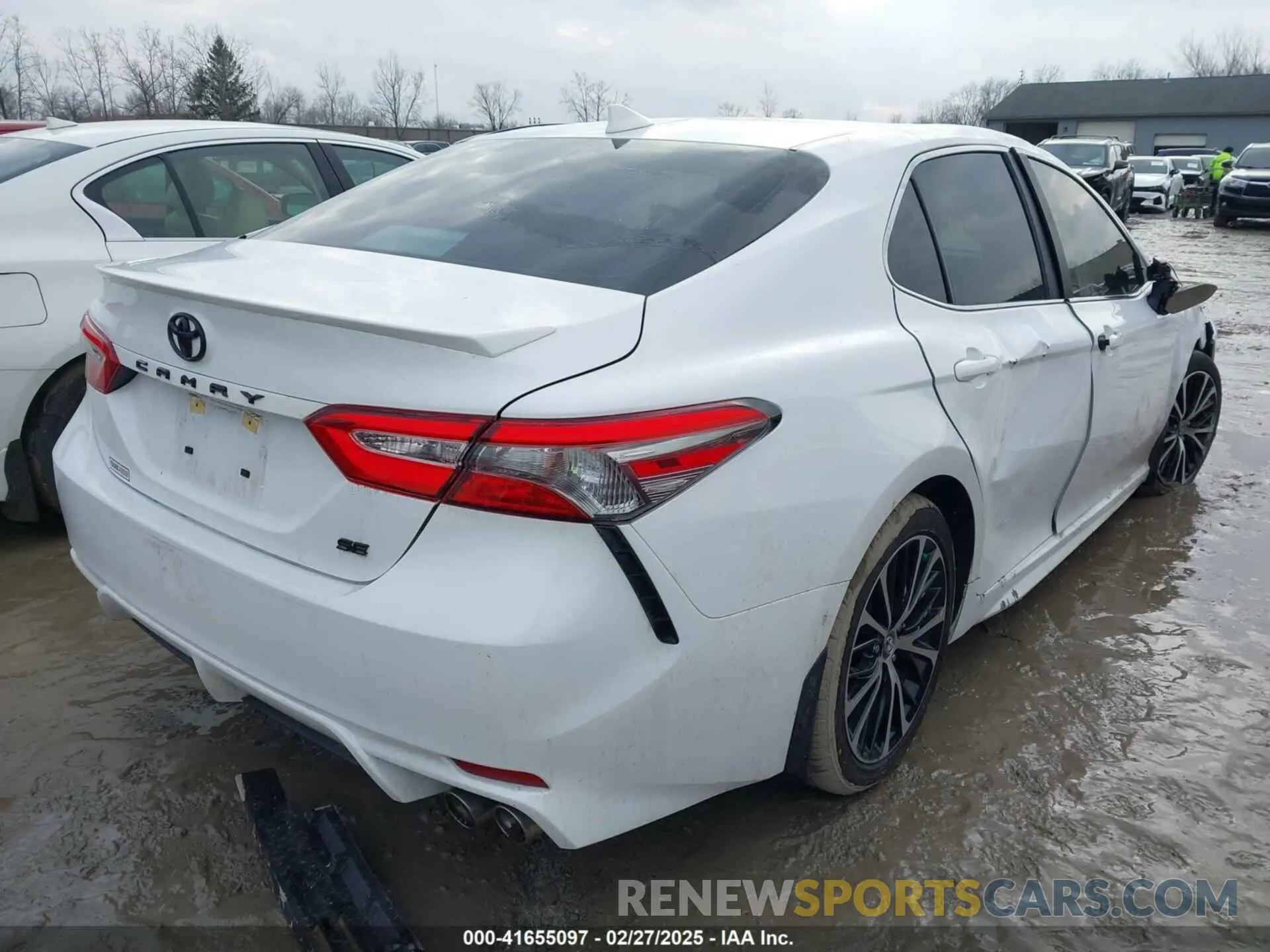 4 Photograph of a damaged car 4T1B11HK1KU770538 TOYOTA CAMRY 2019