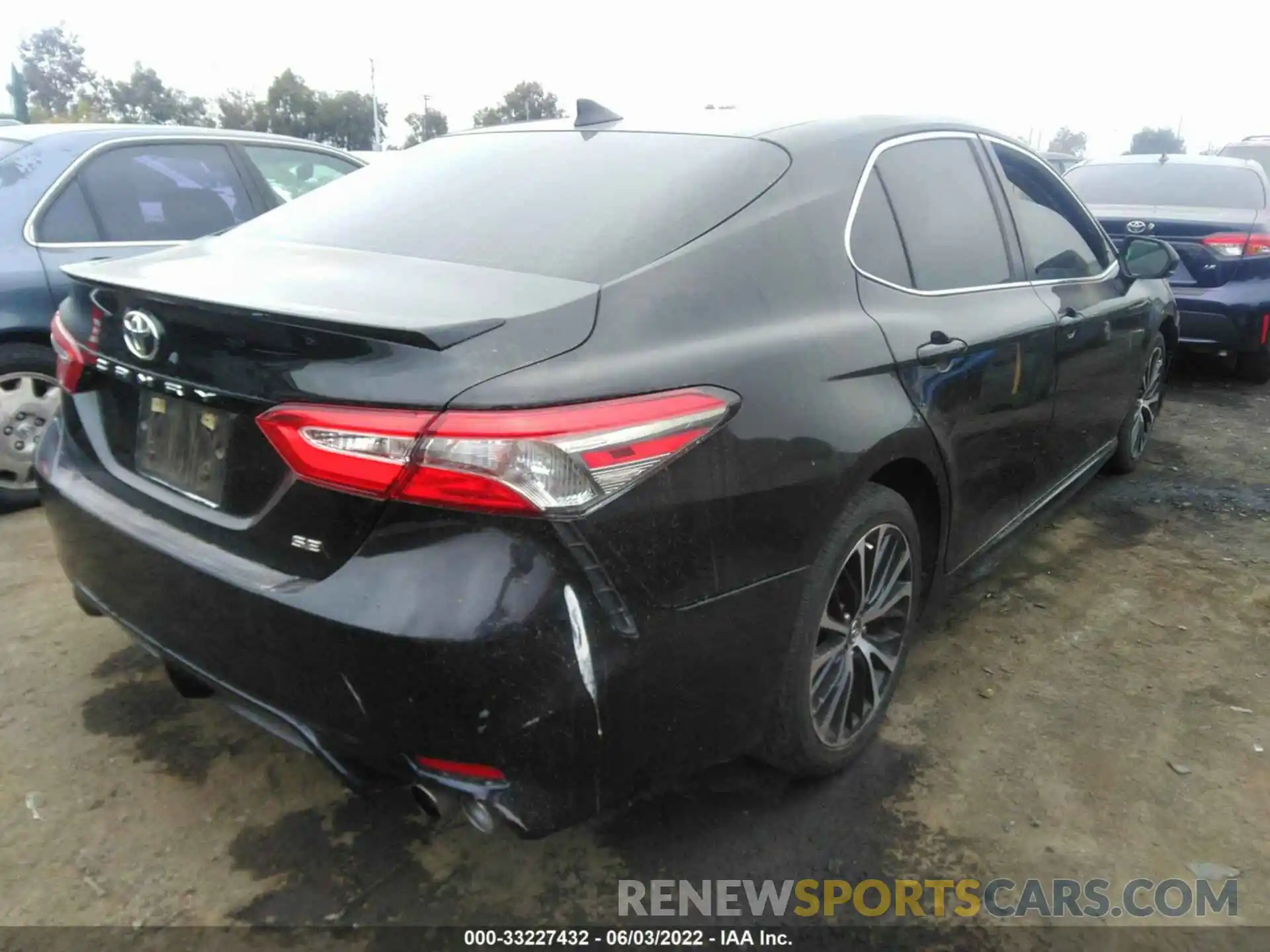 4 Photograph of a damaged car 4T1B11HK1KU774377 TOYOTA CAMRY 2019