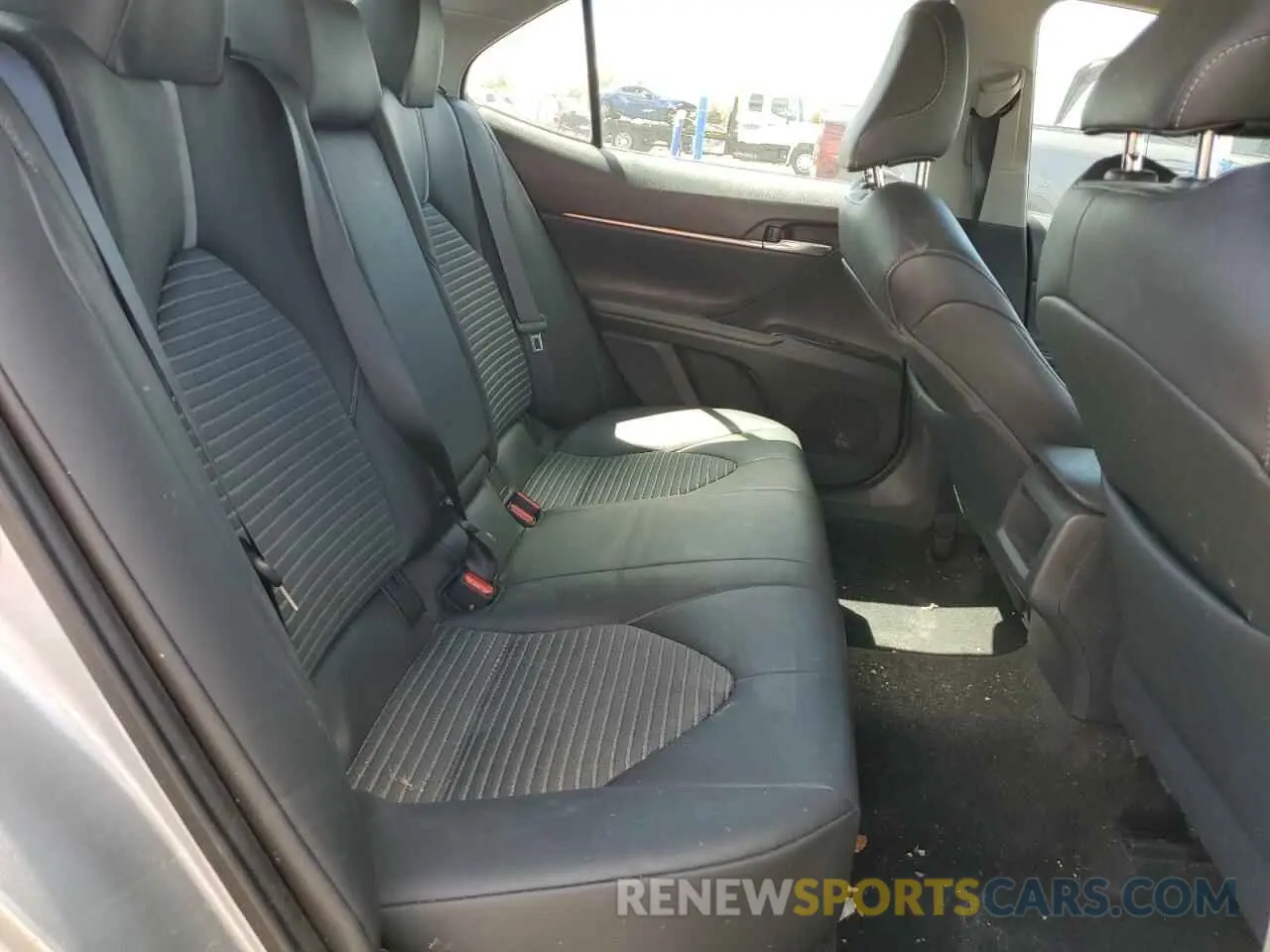 10 Photograph of a damaged car 4T1B11HK1KU775223 TOYOTA CAMRY 2019