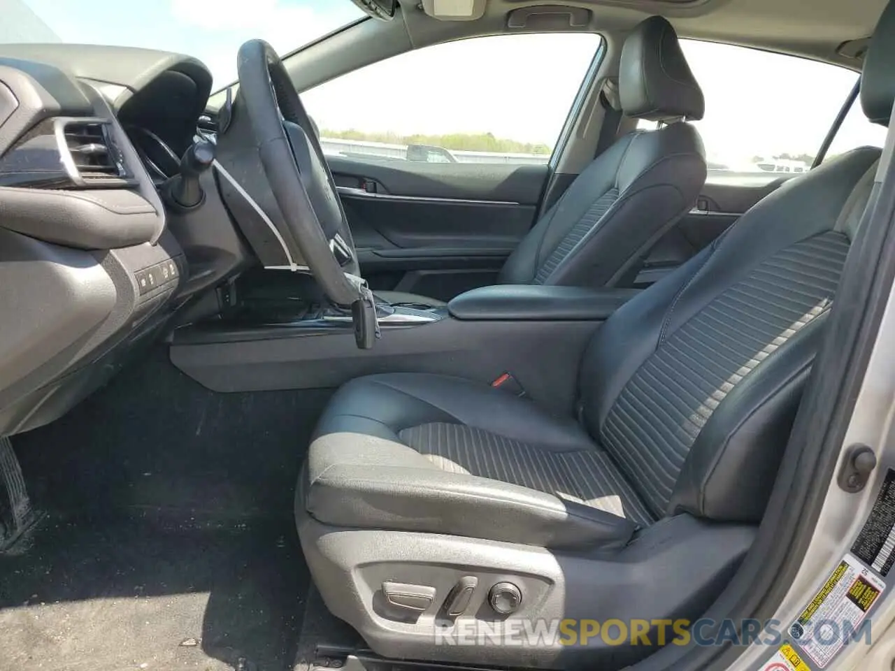 7 Photograph of a damaged car 4T1B11HK1KU775223 TOYOTA CAMRY 2019