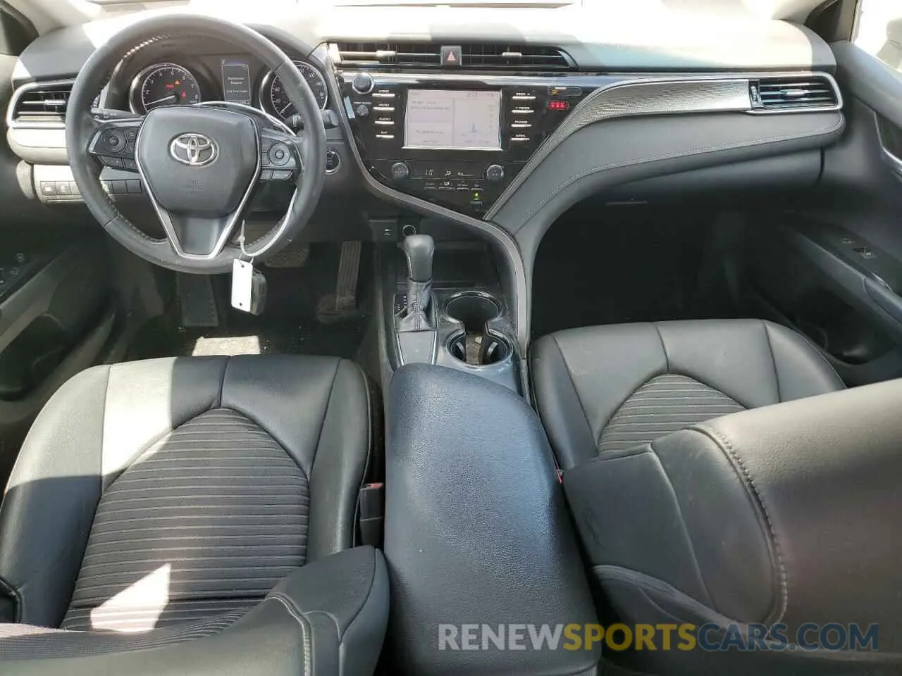 8 Photograph of a damaged car 4T1B11HK1KU775223 TOYOTA CAMRY 2019