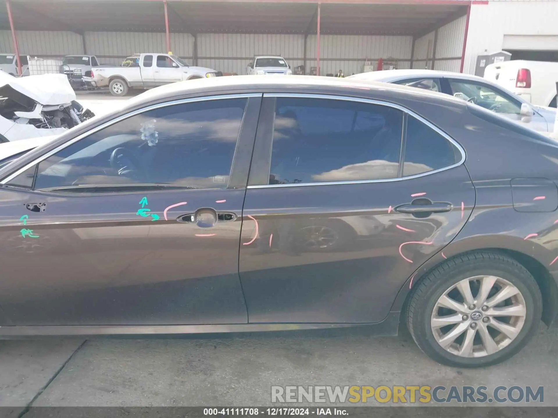 14 Photograph of a damaged car 4T1B11HK1KU785797 TOYOTA CAMRY 2019