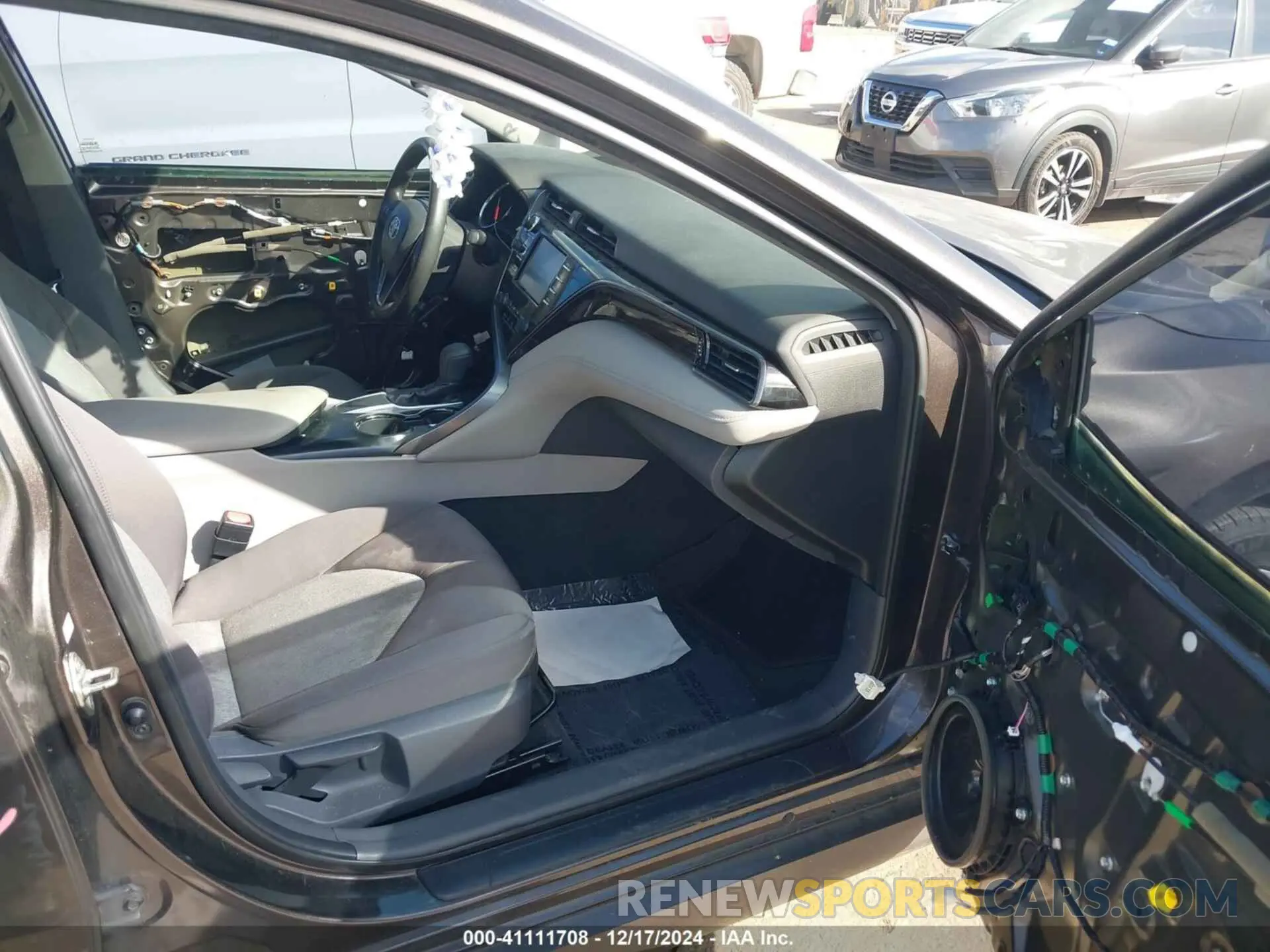 5 Photograph of a damaged car 4T1B11HK1KU785797 TOYOTA CAMRY 2019