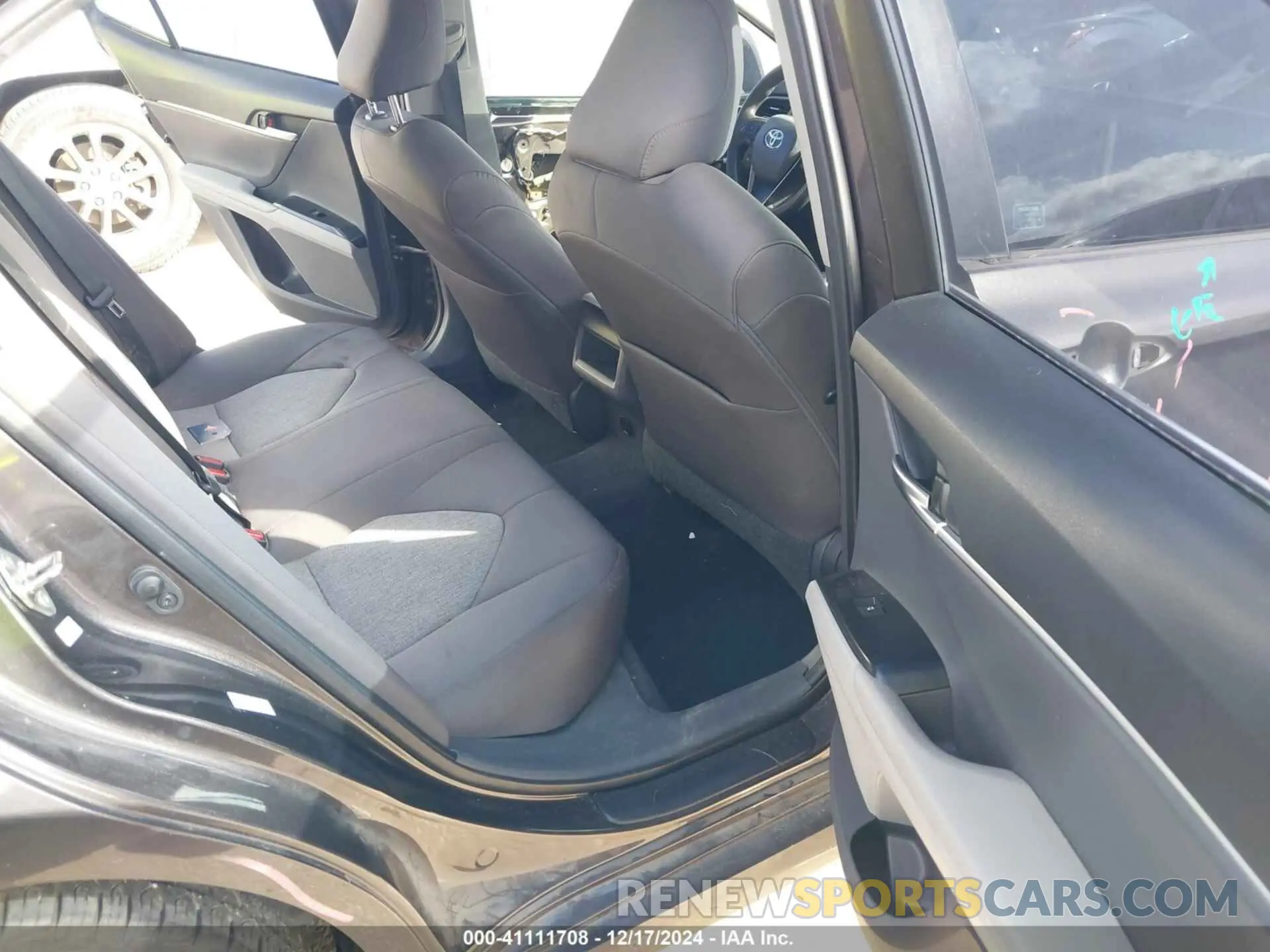 8 Photograph of a damaged car 4T1B11HK1KU785797 TOYOTA CAMRY 2019
