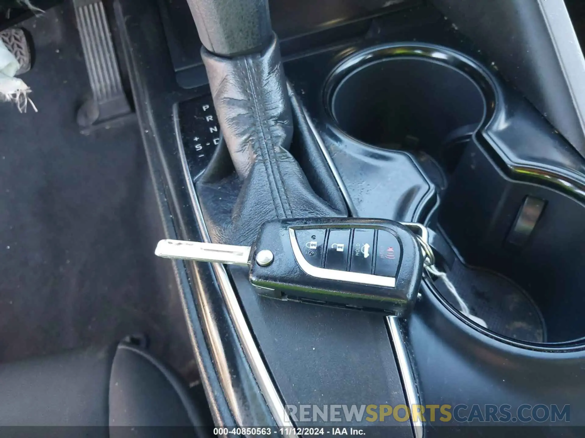 11 Photograph of a damaged car 4T1B11HK1KU787274 TOYOTA CAMRY 2019