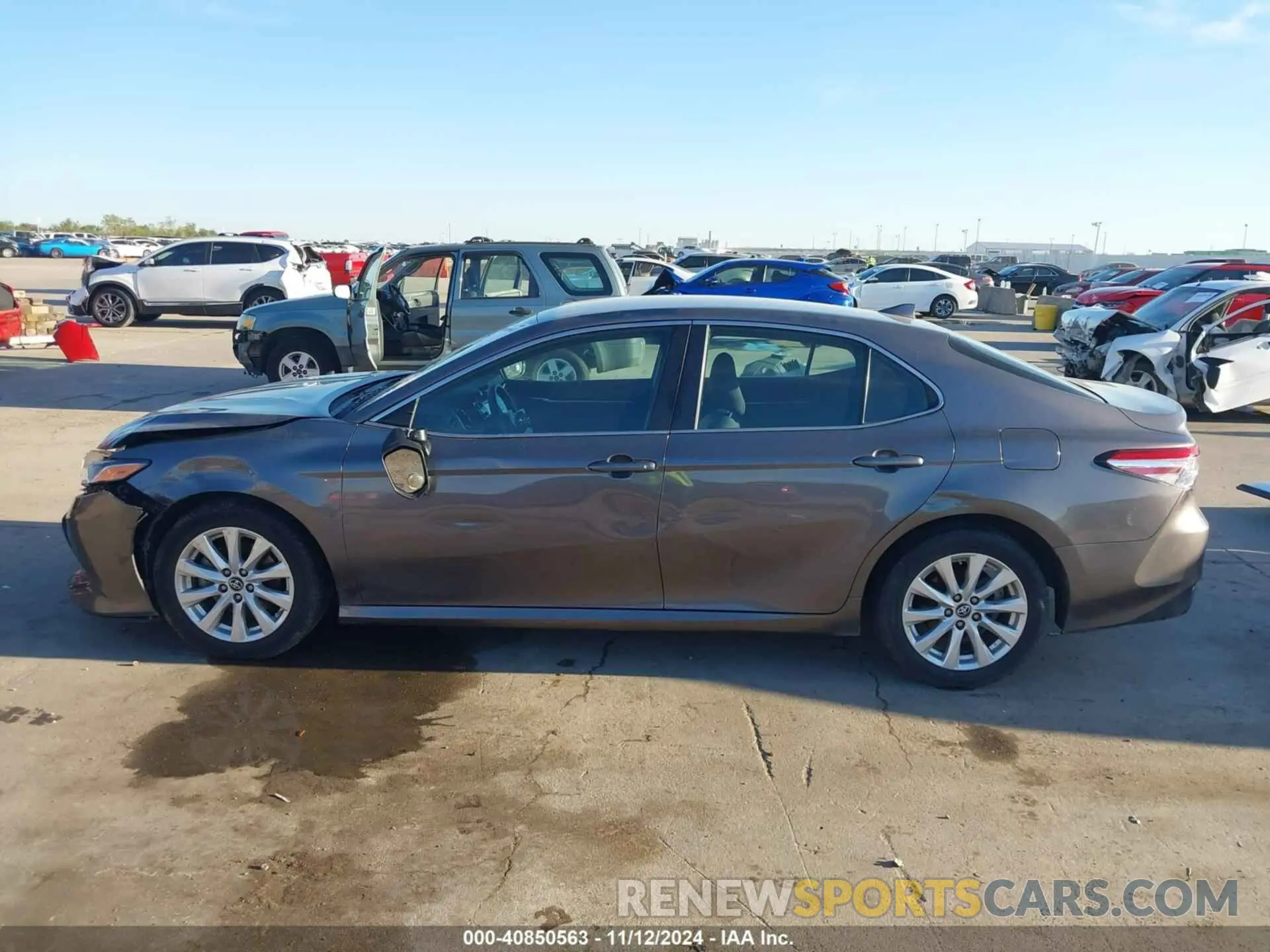 14 Photograph of a damaged car 4T1B11HK1KU787274 TOYOTA CAMRY 2019