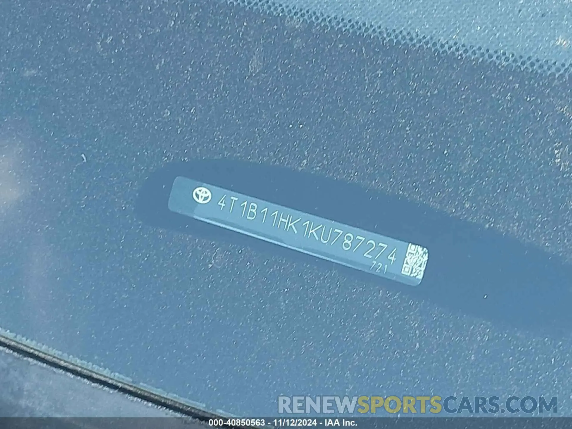 17 Photograph of a damaged car 4T1B11HK1KU787274 TOYOTA CAMRY 2019