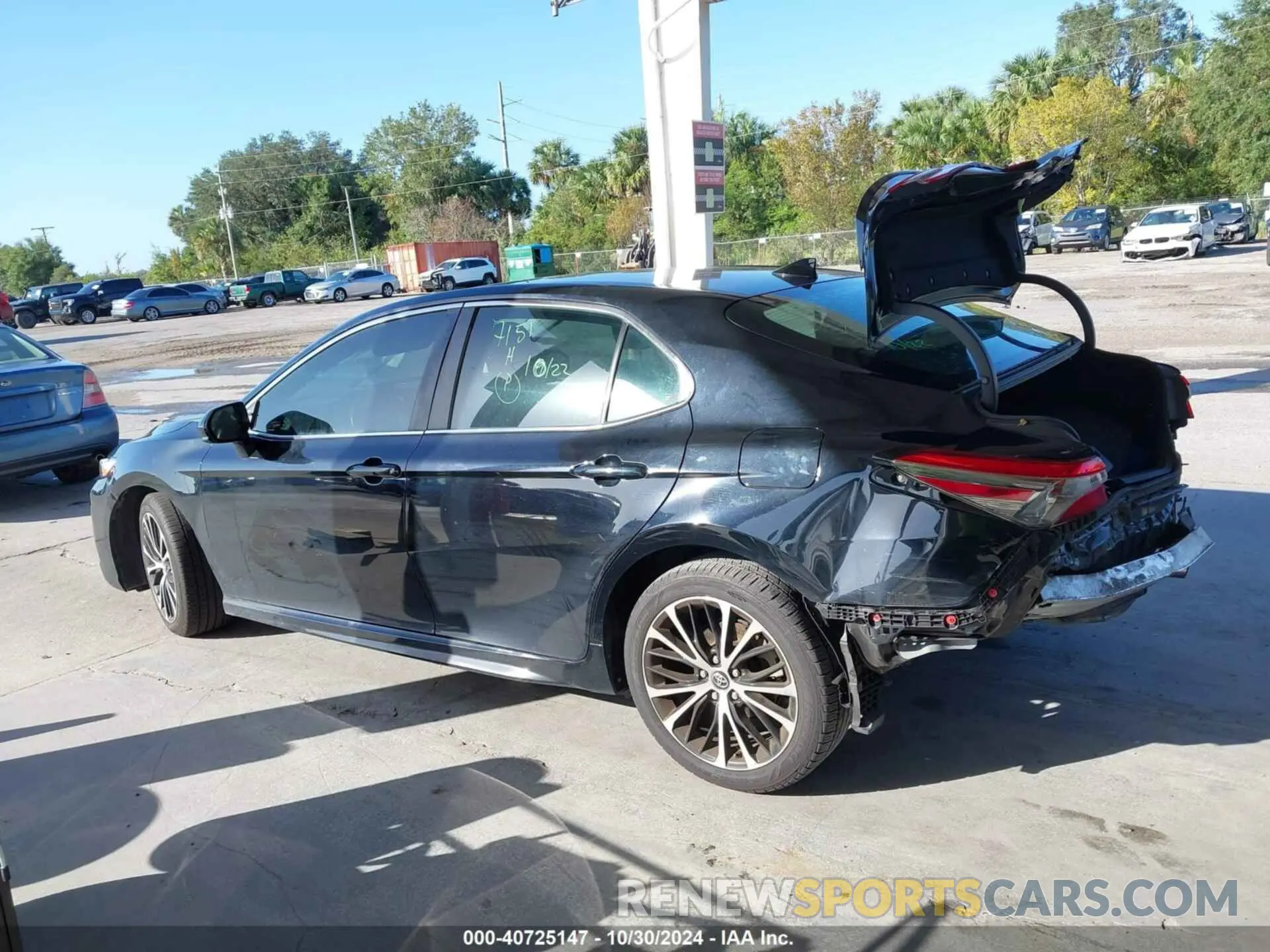 14 Photograph of a damaged car 4T1B11HK1KU793186 TOYOTA CAMRY 2019