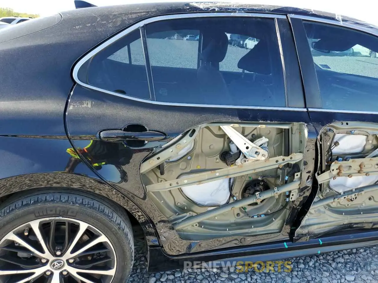 10 Photograph of a damaged car 4T1B11HK1KU793236 TOYOTA CAMRY 2019