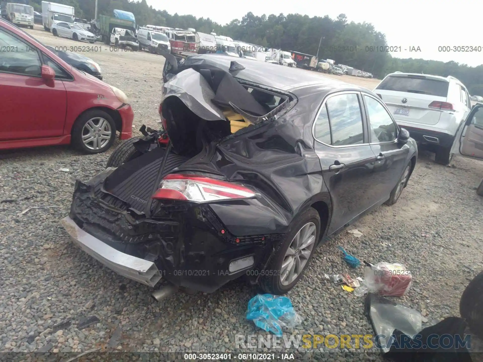 4 Photograph of a damaged car 4T1B11HK1KU798100 TOYOTA CAMRY 2019