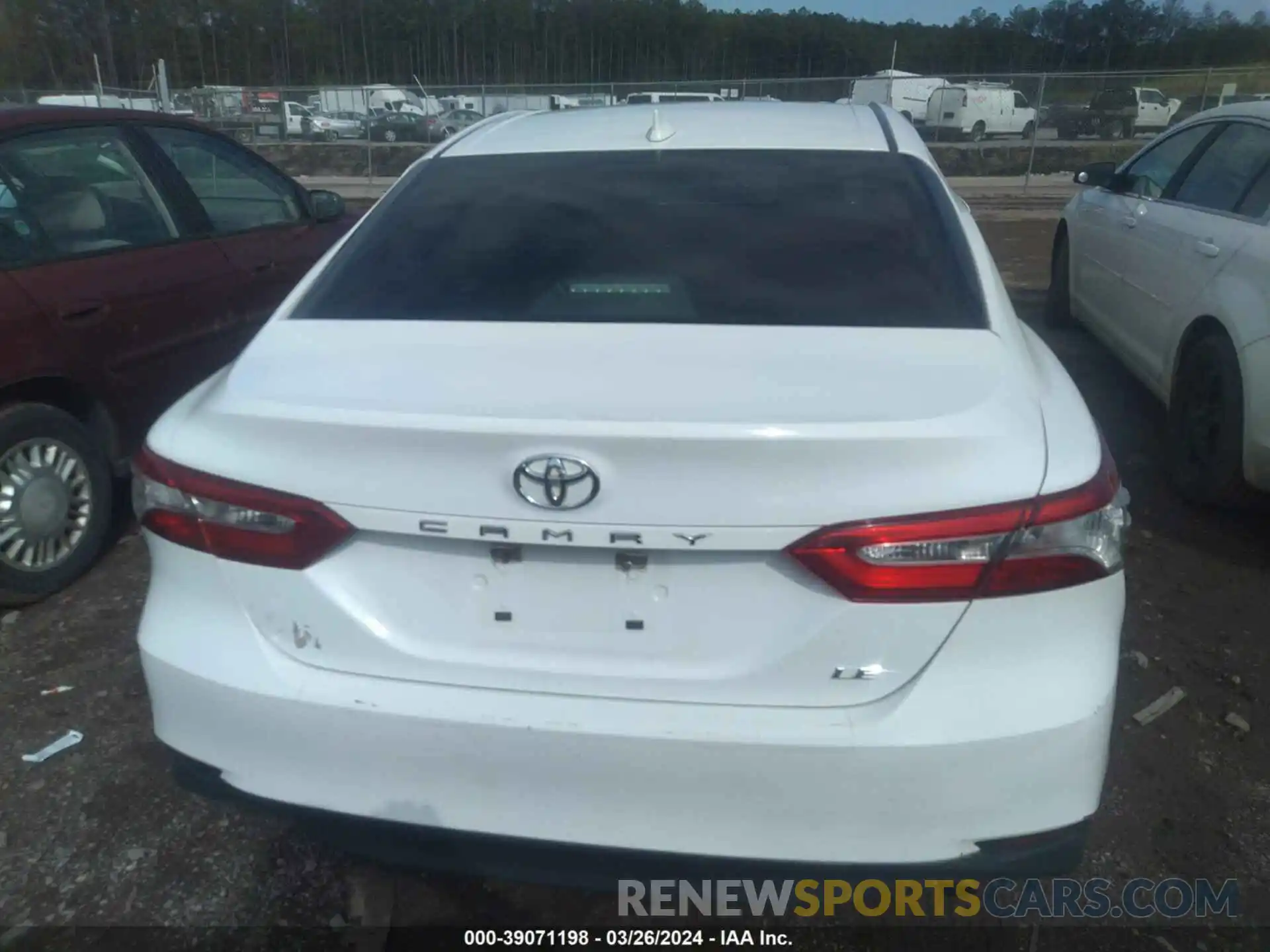 16 Photograph of a damaged car 4T1B11HK1KU808902 TOYOTA CAMRY 2019