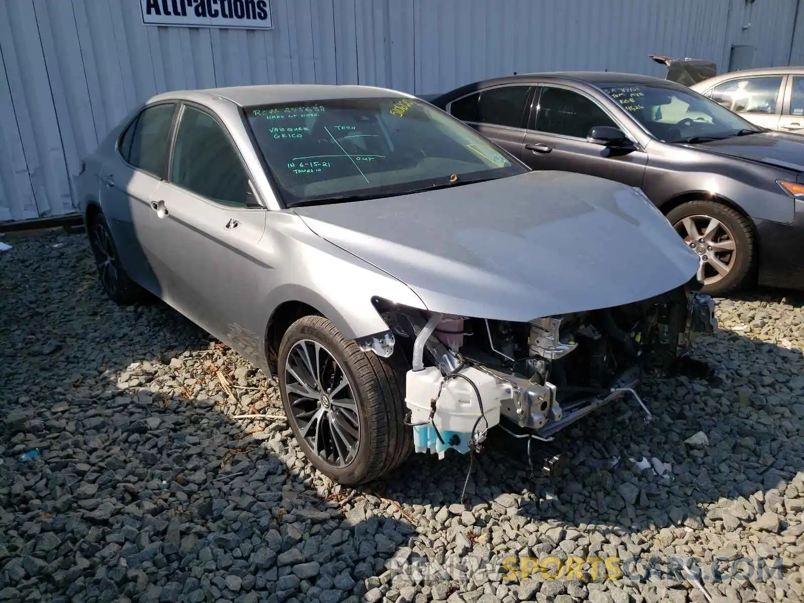 1 Photograph of a damaged car 4T1B11HK1KU811086 TOYOTA CAMRY 2019