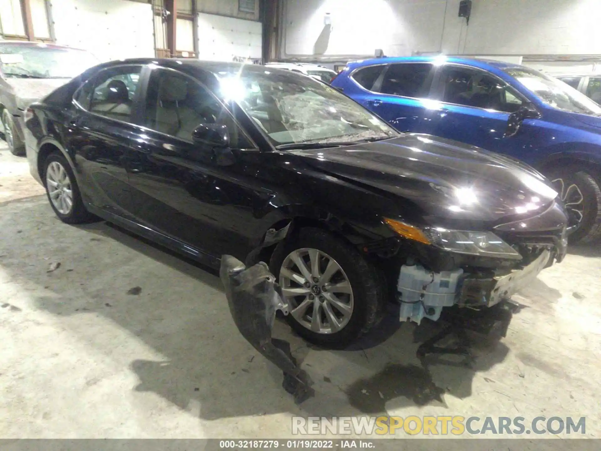 1 Photograph of a damaged car 4T1B11HK1KU820693 TOYOTA CAMRY 2019