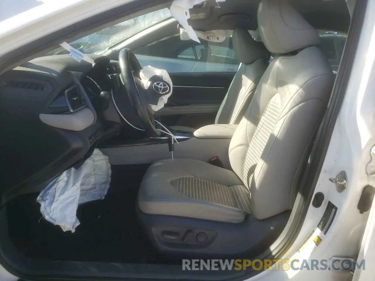 7 Photograph of a damaged car 4T1B11HK1KU828647 TOYOTA CAMRY 2019