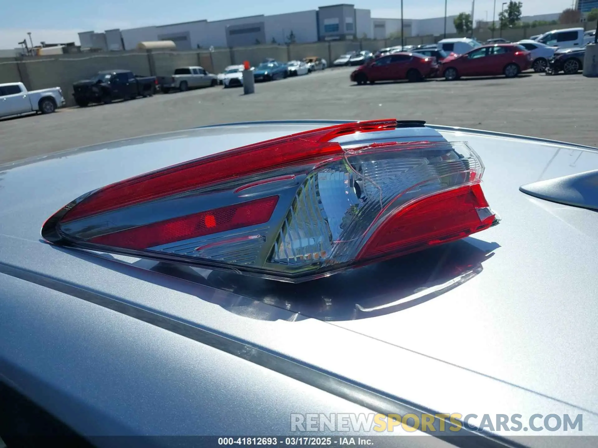 12 Photograph of a damaged car 4T1B11HK1KU831564 TOYOTA CAMRY 2019