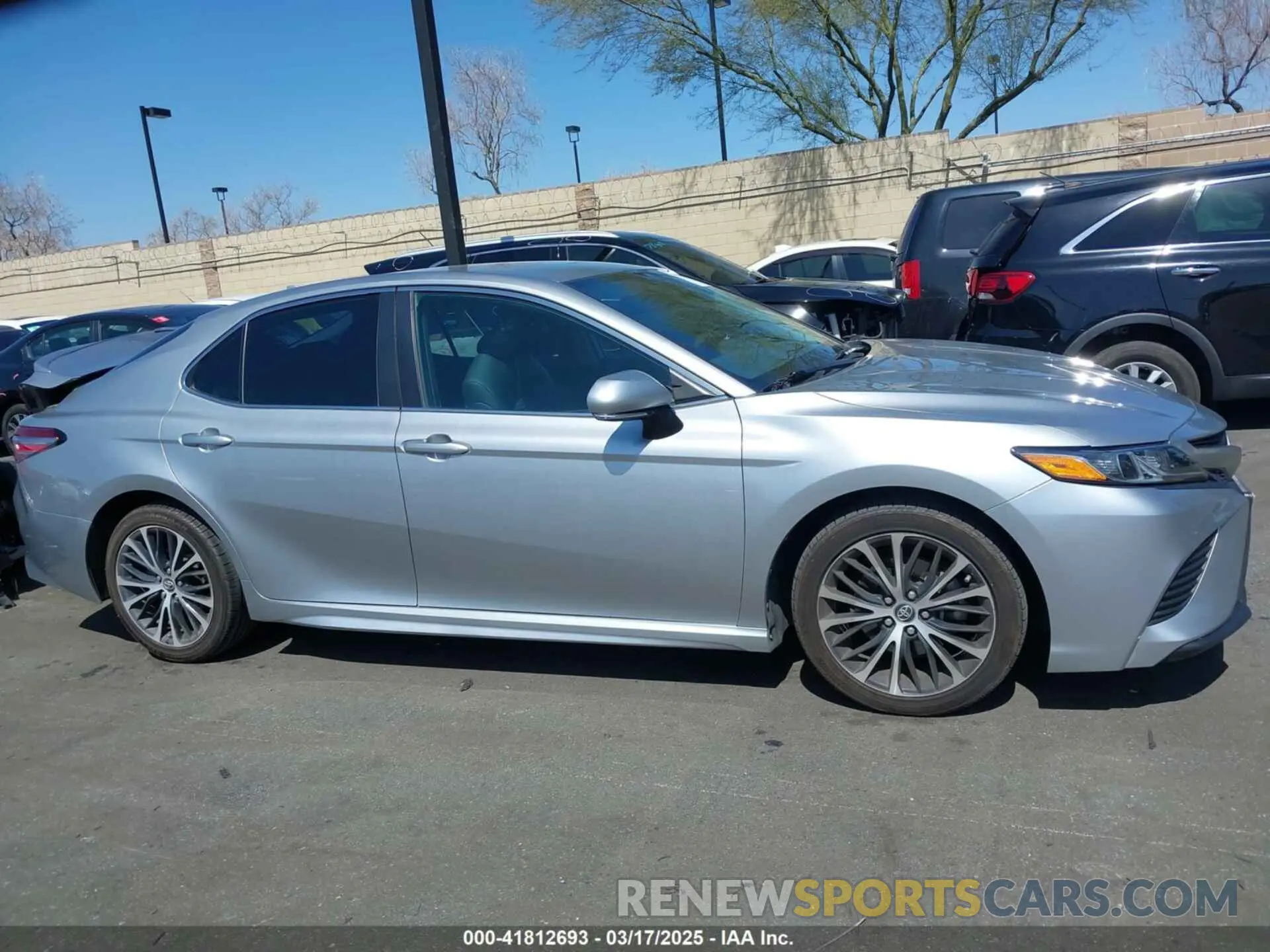 14 Photograph of a damaged car 4T1B11HK1KU831564 TOYOTA CAMRY 2019