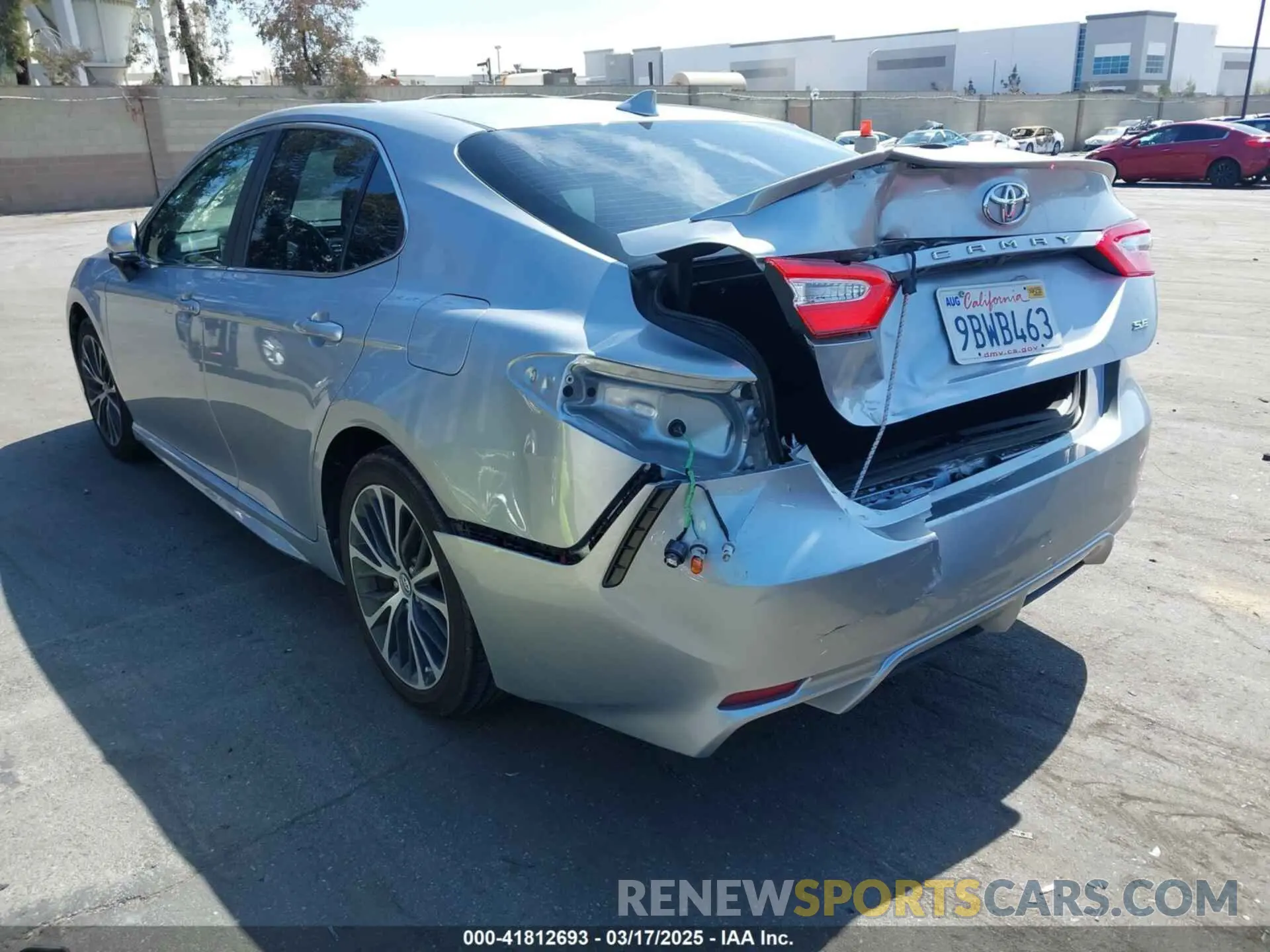 3 Photograph of a damaged car 4T1B11HK1KU831564 TOYOTA CAMRY 2019