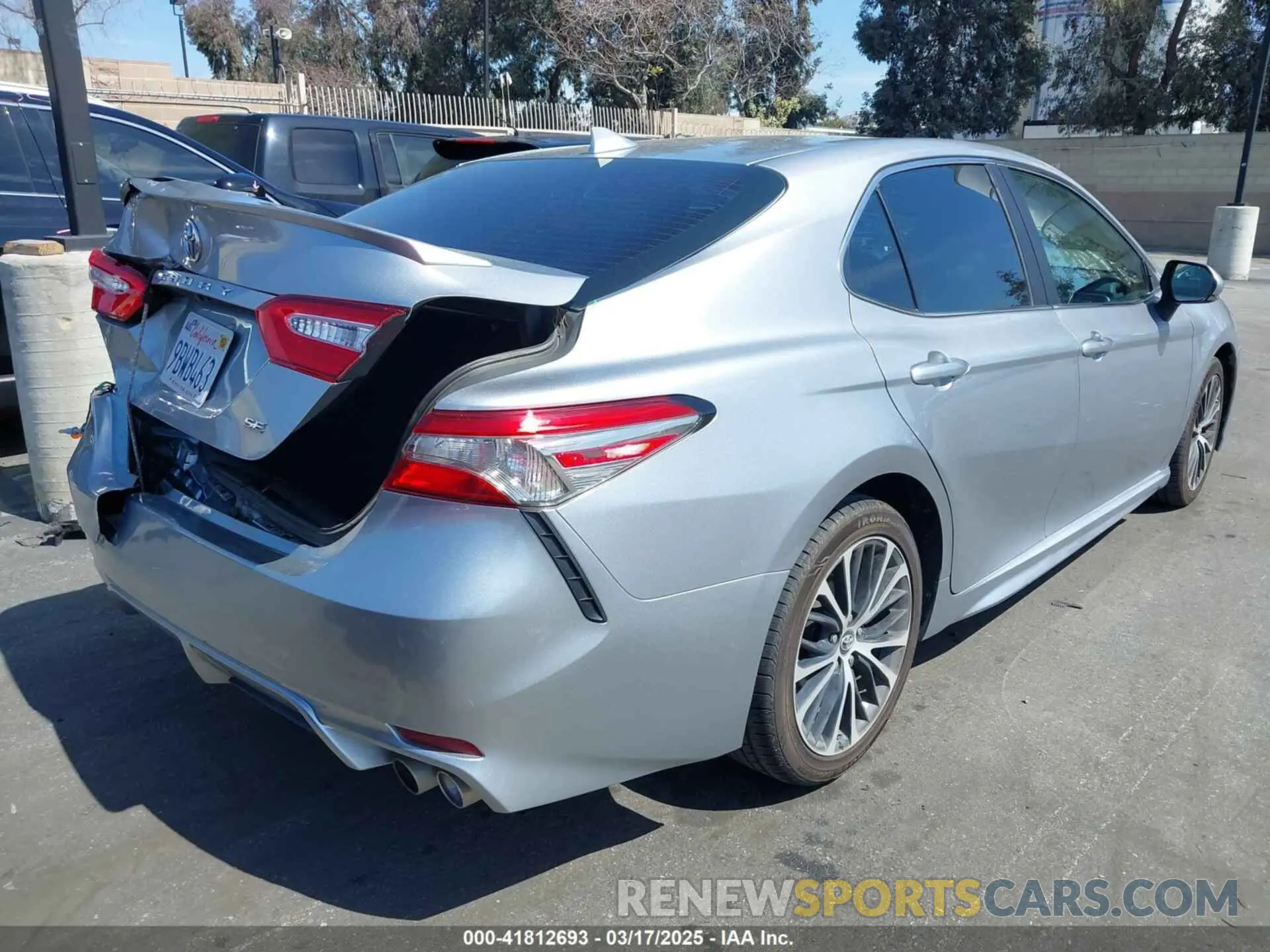 4 Photograph of a damaged car 4T1B11HK1KU831564 TOYOTA CAMRY 2019