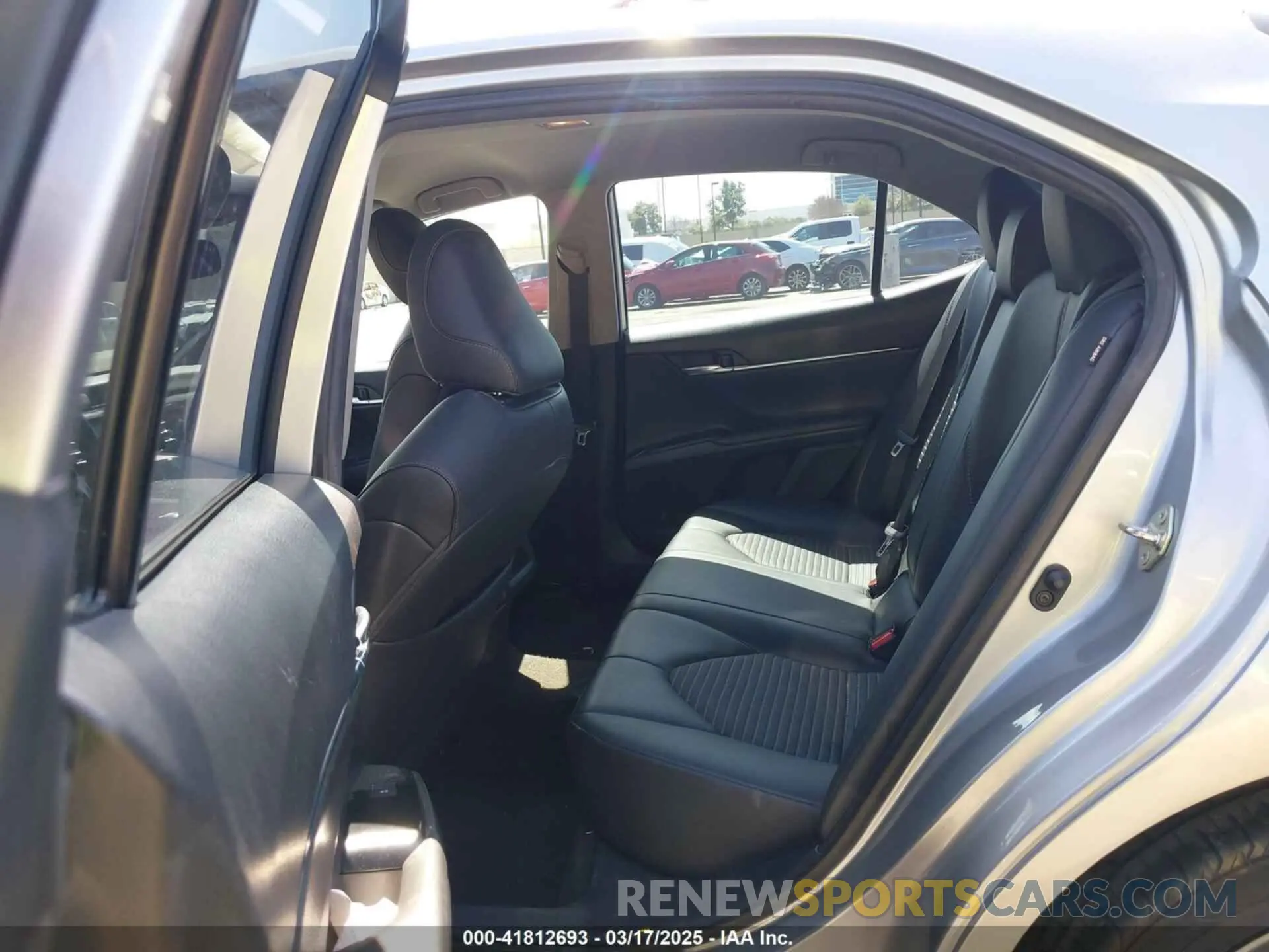 8 Photograph of a damaged car 4T1B11HK1KU831564 TOYOTA CAMRY 2019