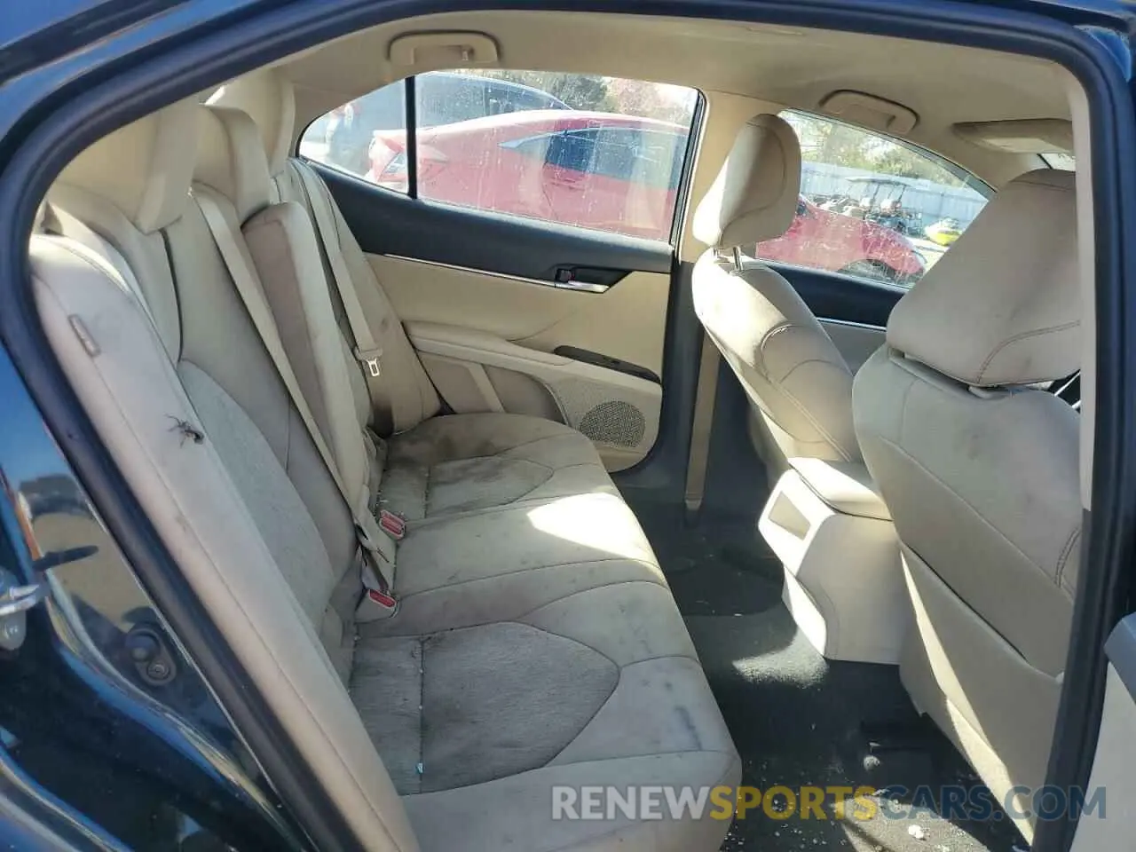 10 Photograph of a damaged car 4T1B11HK1KU834173 TOYOTA CAMRY 2019