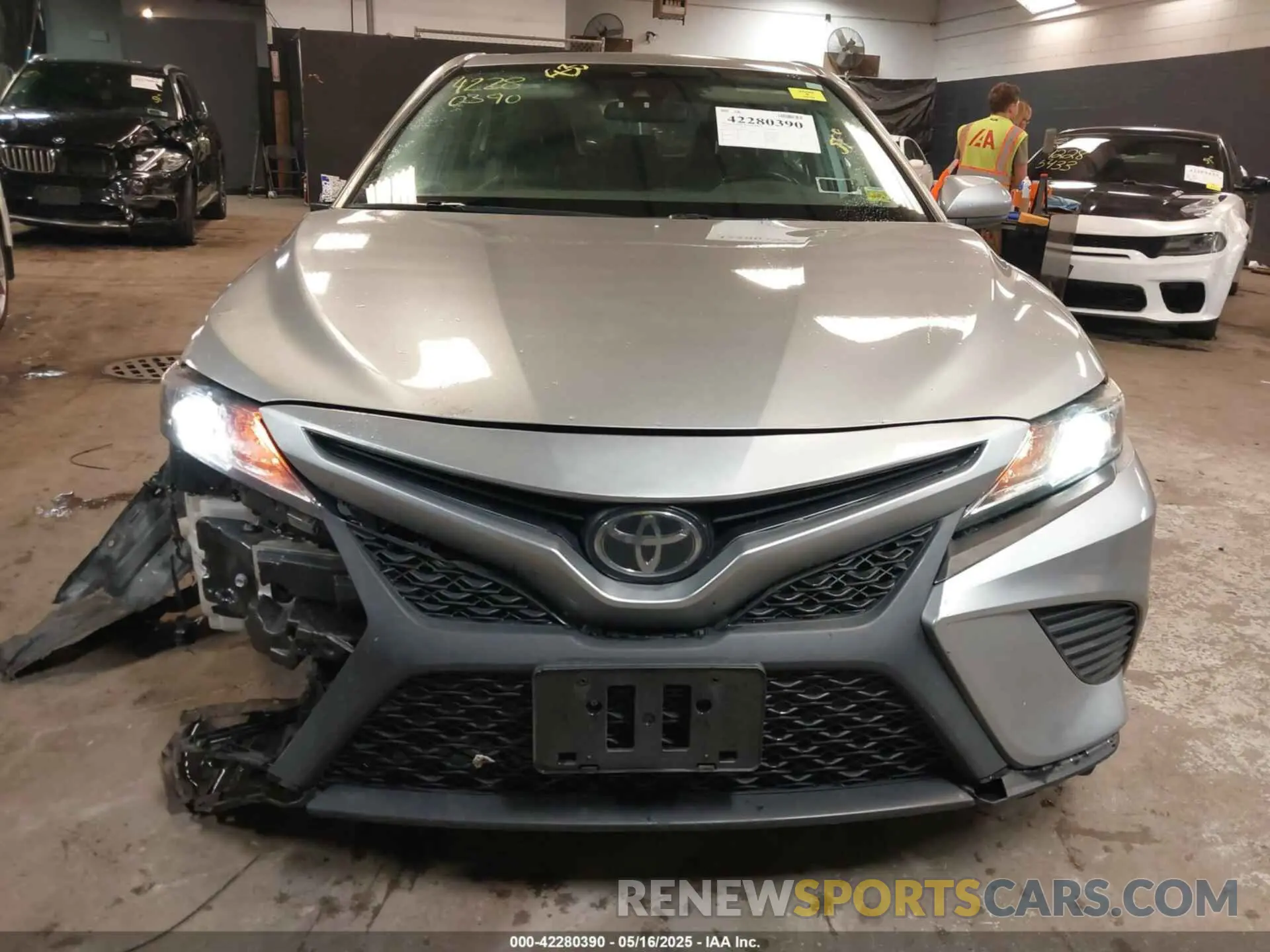 12 Photograph of a damaged car 4T1B11HK1KU834643 TOYOTA CAMRY 2019
