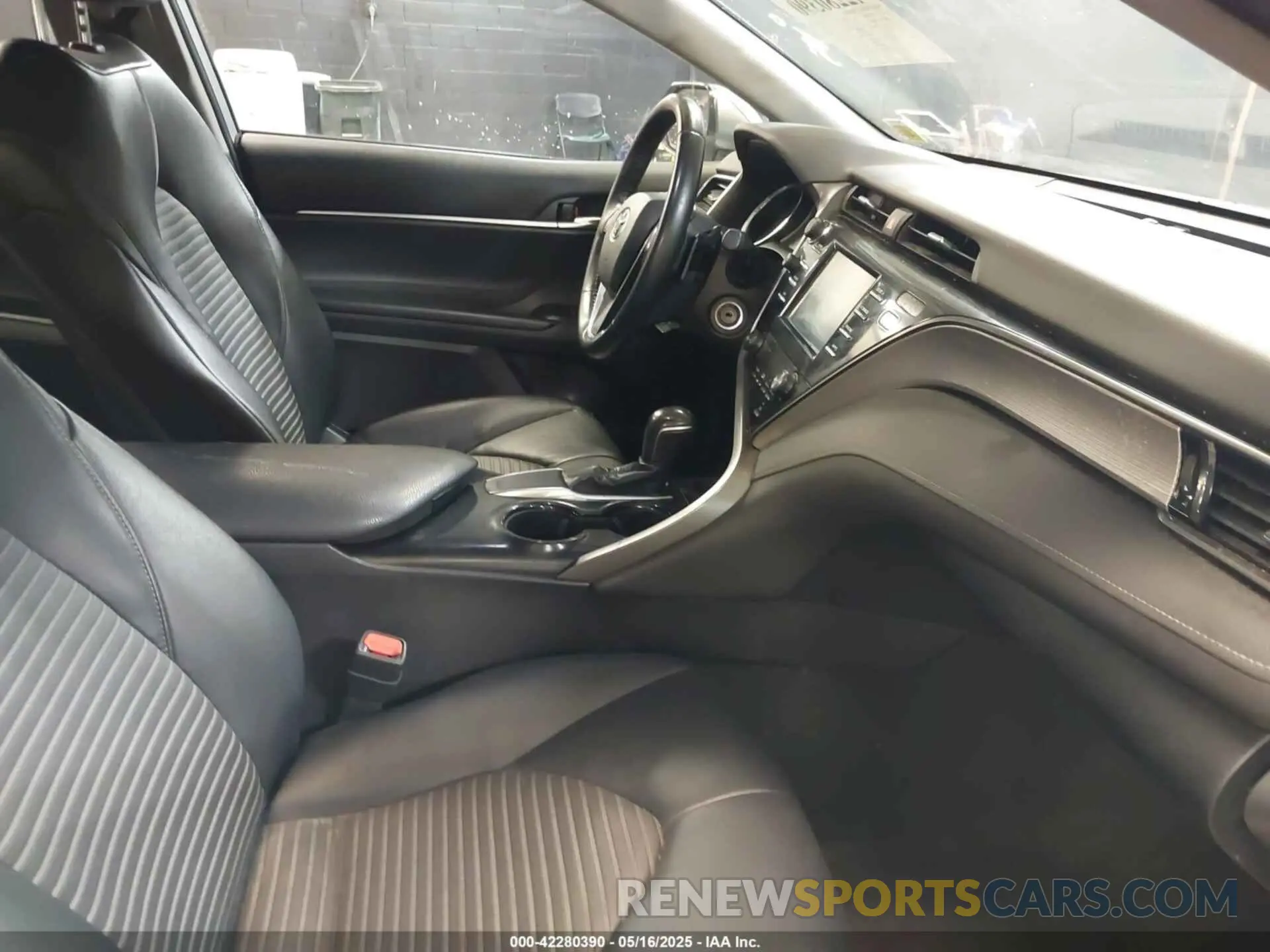 5 Photograph of a damaged car 4T1B11HK1KU834643 TOYOTA CAMRY 2019