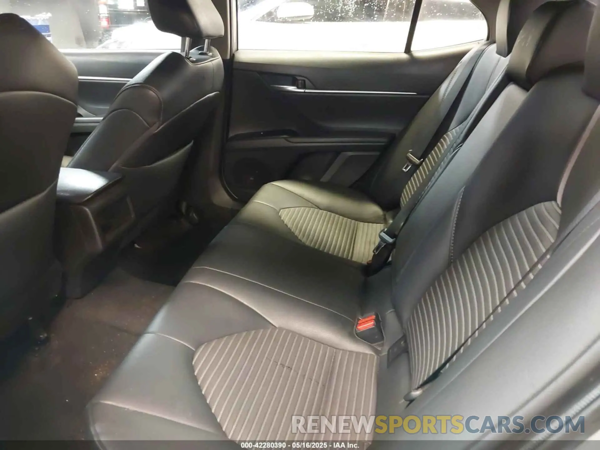 8 Photograph of a damaged car 4T1B11HK1KU834643 TOYOTA CAMRY 2019