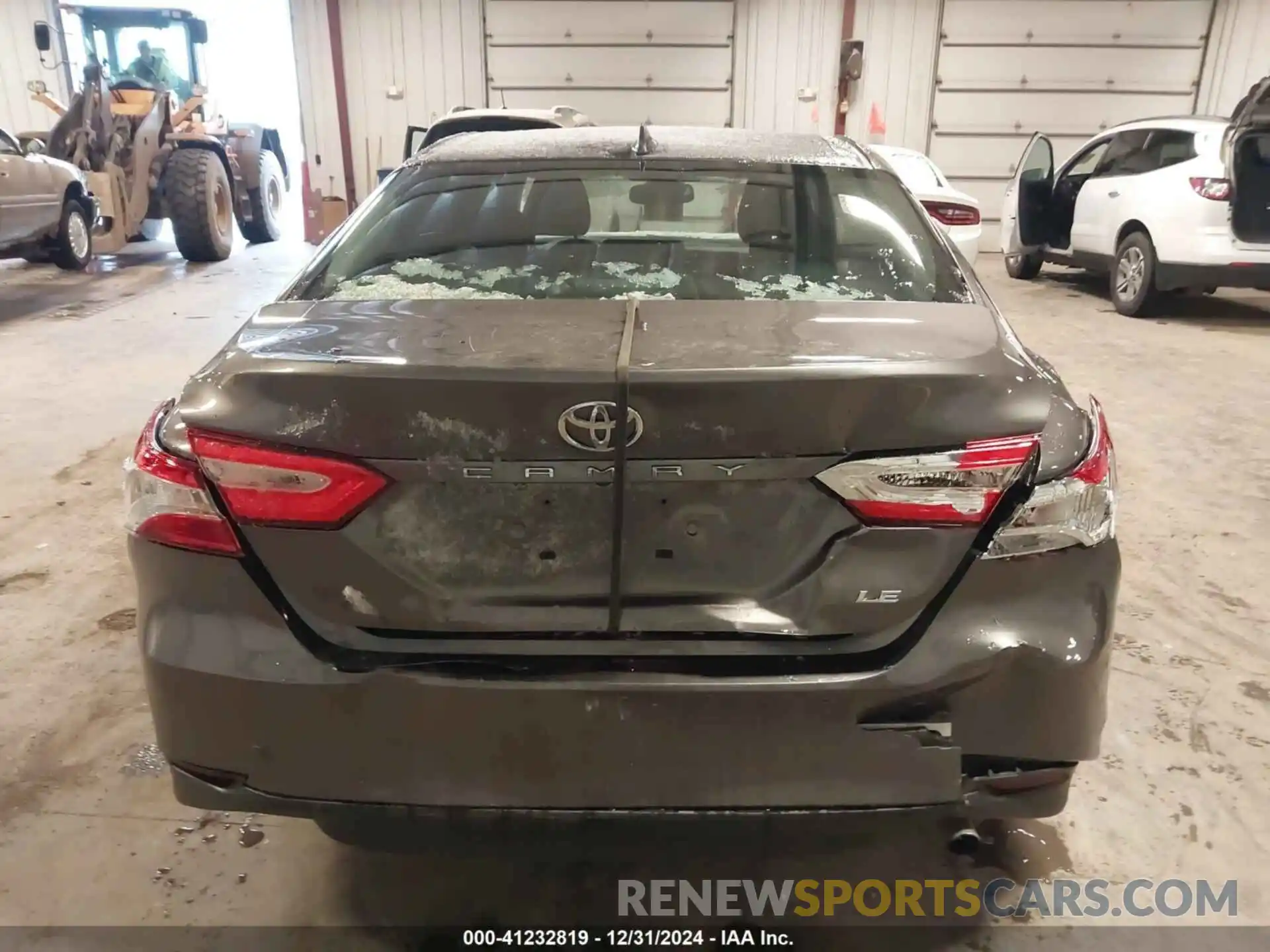 16 Photograph of a damaged car 4T1B11HK1KU855671 TOYOTA CAMRY 2019