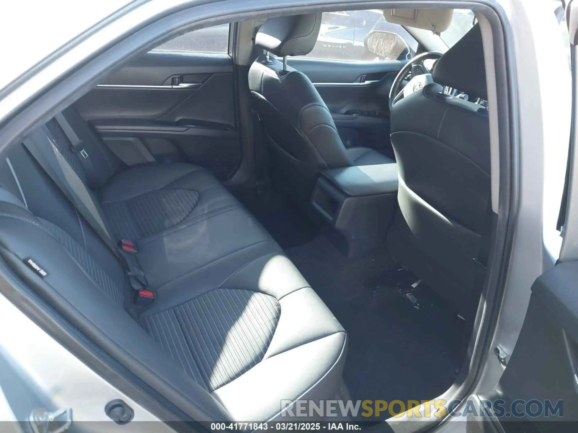 8 Photograph of a damaged car 4T1B11HK2K4776347 TOYOTA CAMRY 2019
