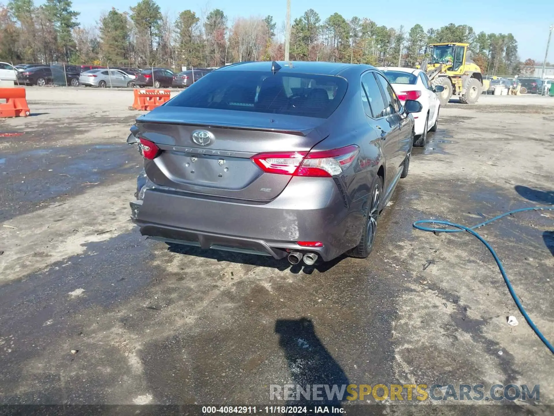 4 Photograph of a damaged car 4T1B11HK2KU160499 TOYOTA CAMRY 2019