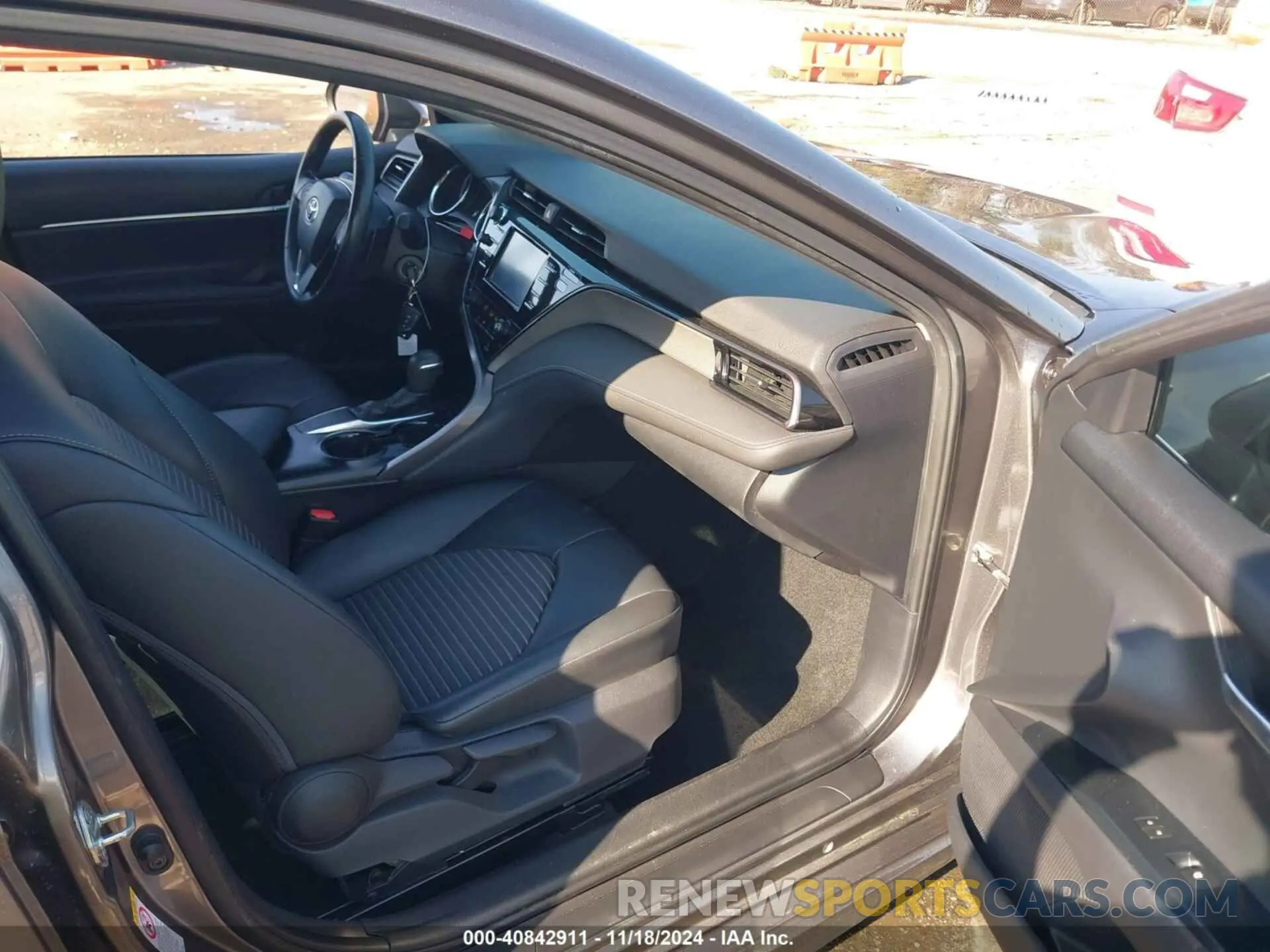 5 Photograph of a damaged car 4T1B11HK2KU160499 TOYOTA CAMRY 2019