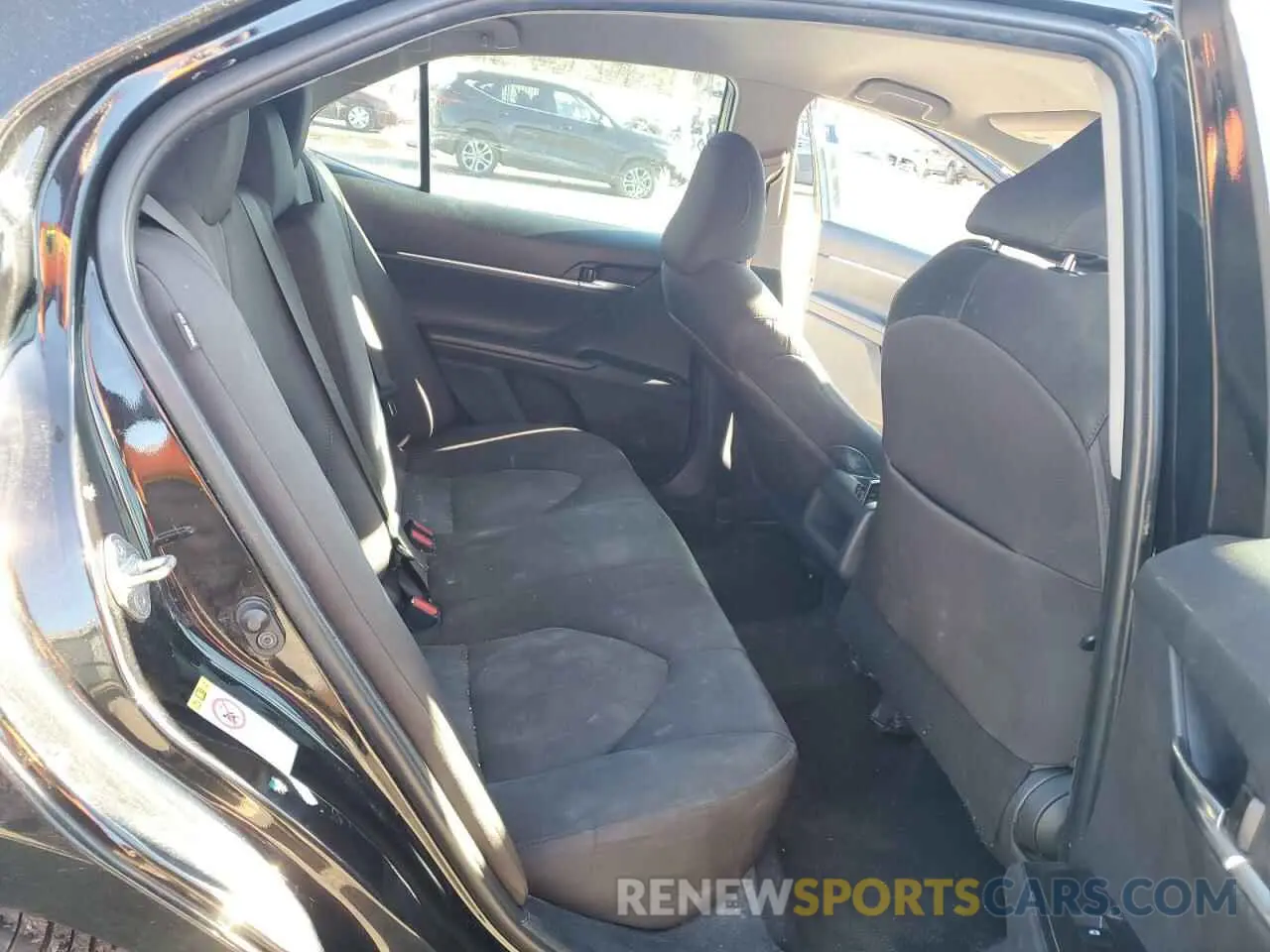 10 Photograph of a damaged car 4T1B11HK2KU170563 TOYOTA CAMRY 2019