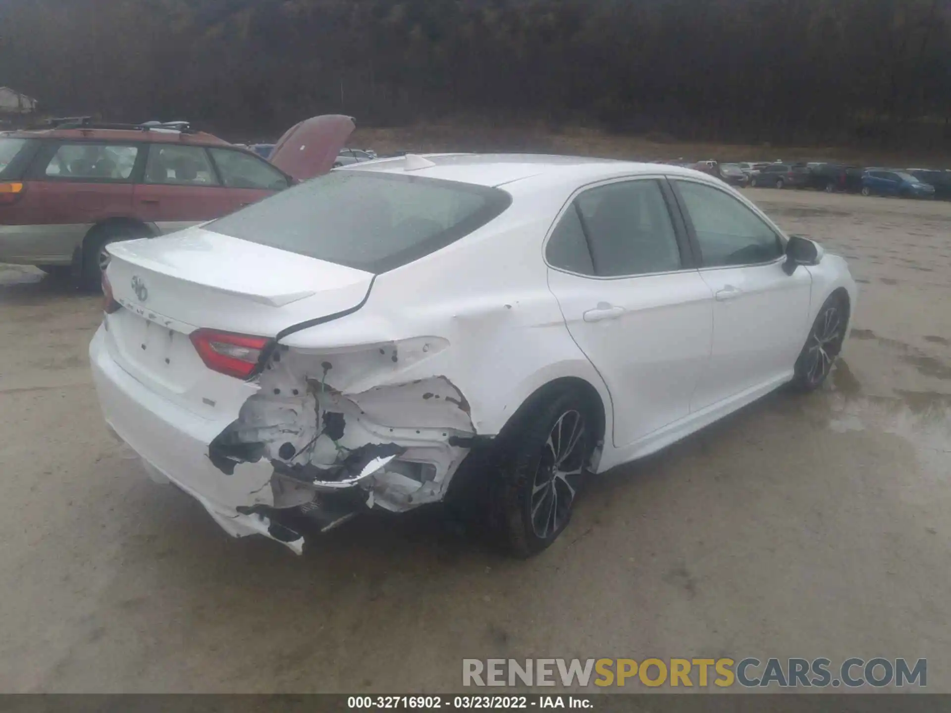 4 Photograph of a damaged car 4T1B11HK2KU181188 TOYOTA CAMRY 2019