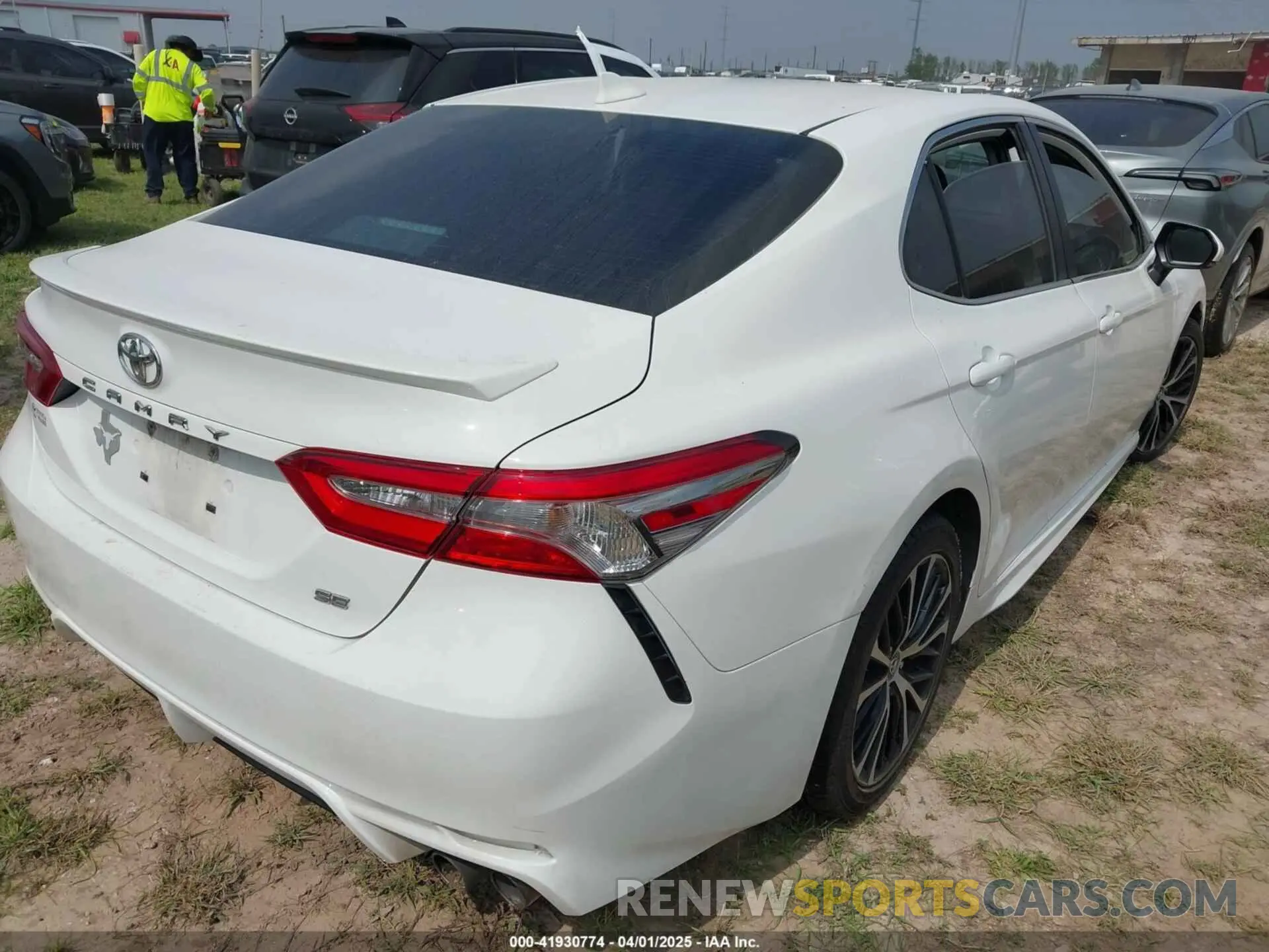 4 Photograph of a damaged car 4T1B11HK2KU181708 TOYOTA CAMRY 2019