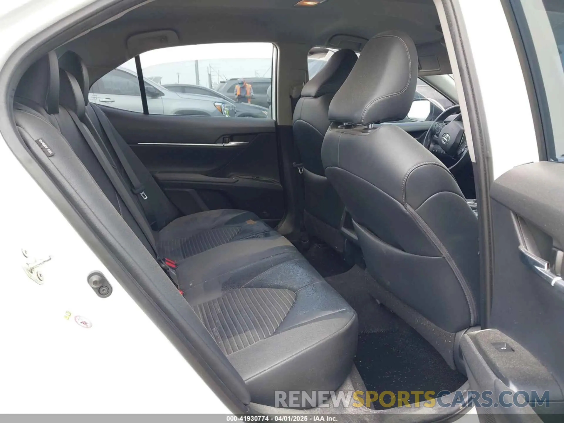 8 Photograph of a damaged car 4T1B11HK2KU181708 TOYOTA CAMRY 2019