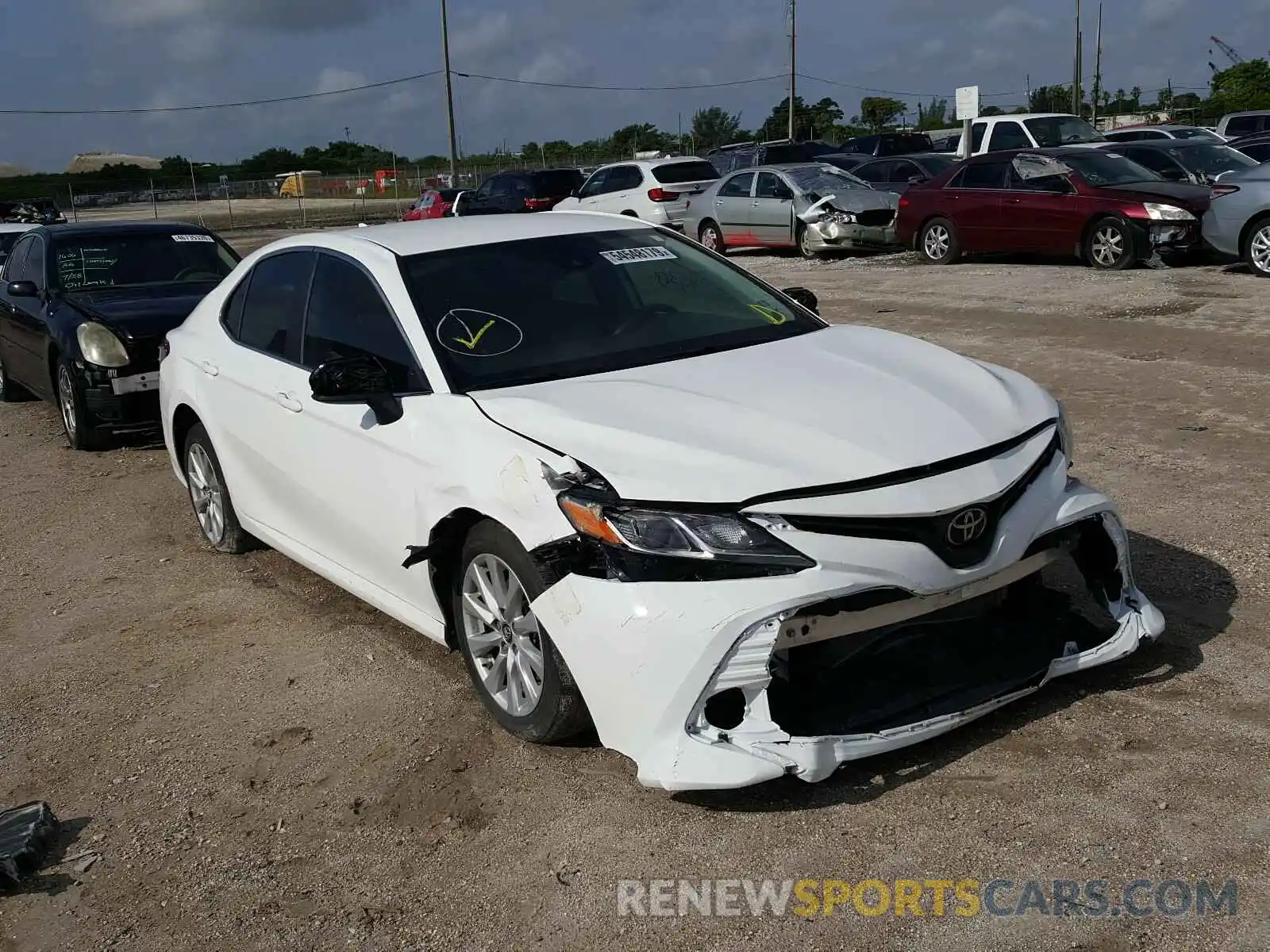 1 Photograph of a damaged car 4T1B11HK2KU186620 TOYOTA CAMRY 2019